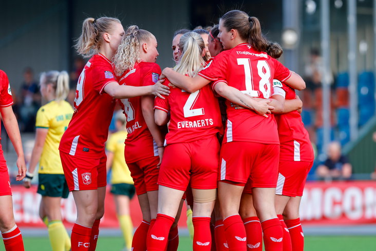 FC Twente juicht na een goal tegen Fortuna Sittard