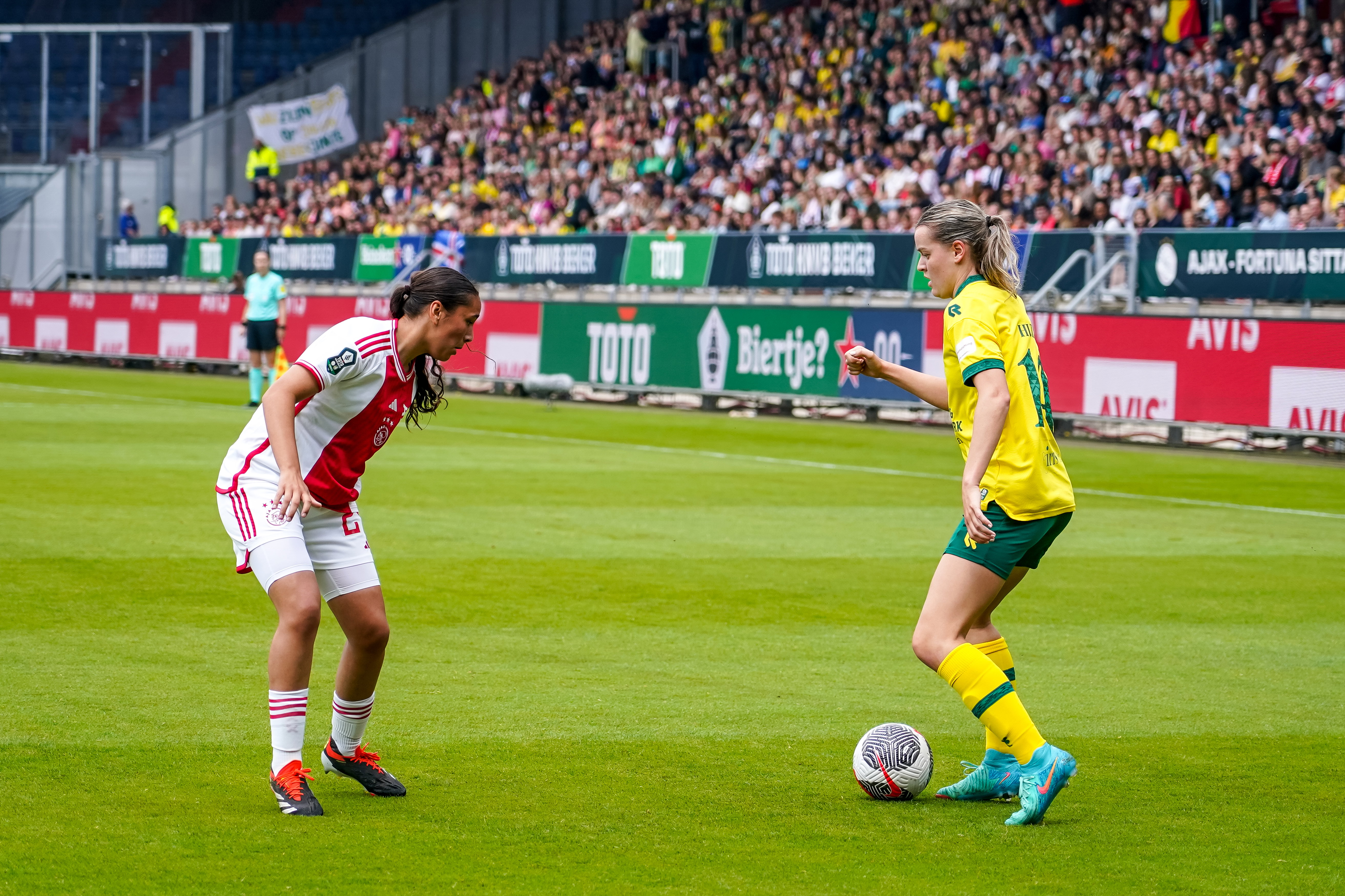 Een duel tussen Ajax en Fortuna Sittard