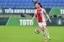 Lotte Keukelaar aan de bal namens Ajax