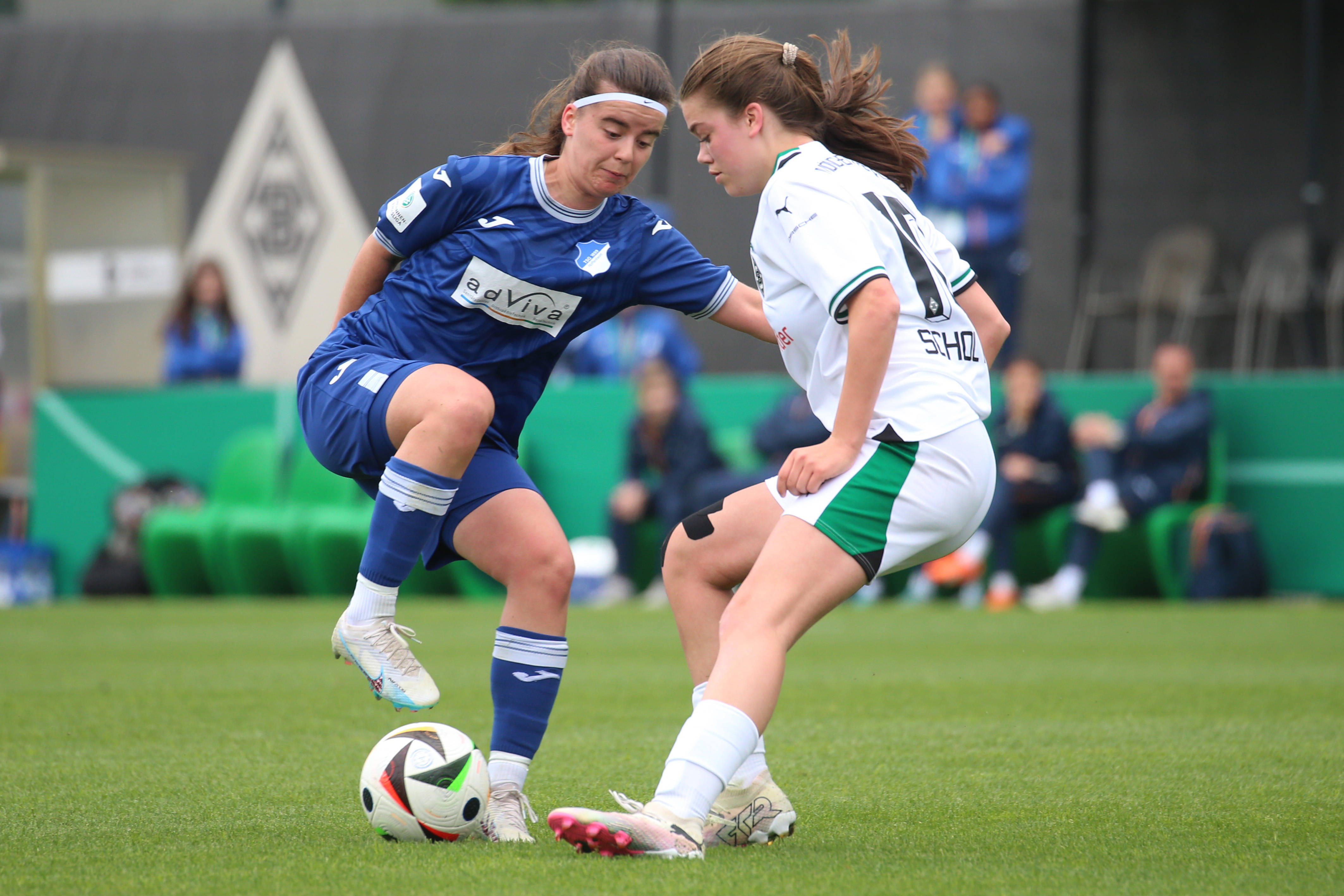 Kiki Scholten in actie namens Borussia Mönchengladbach