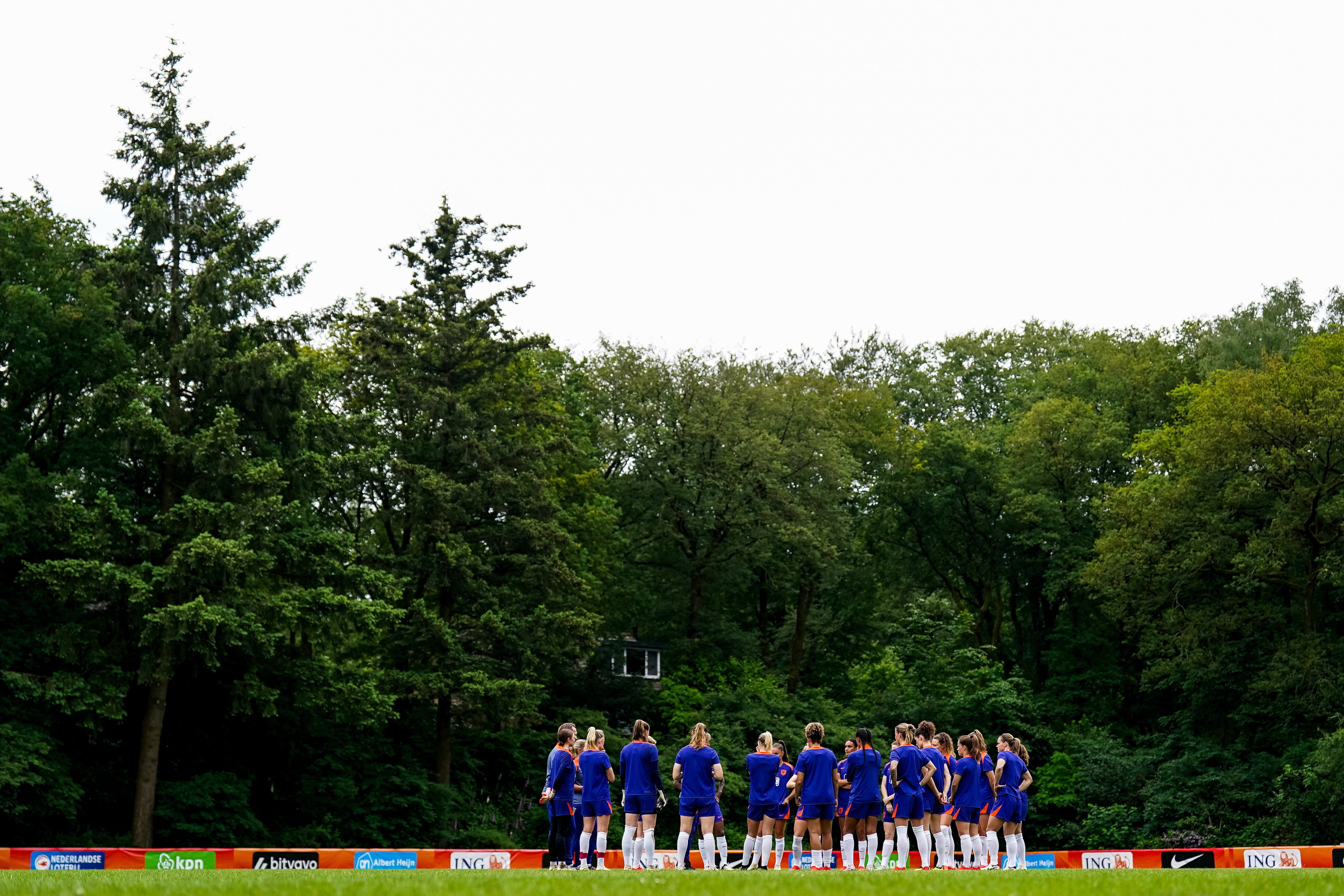De OranjeLeeuwinnen trainen Doorwerth