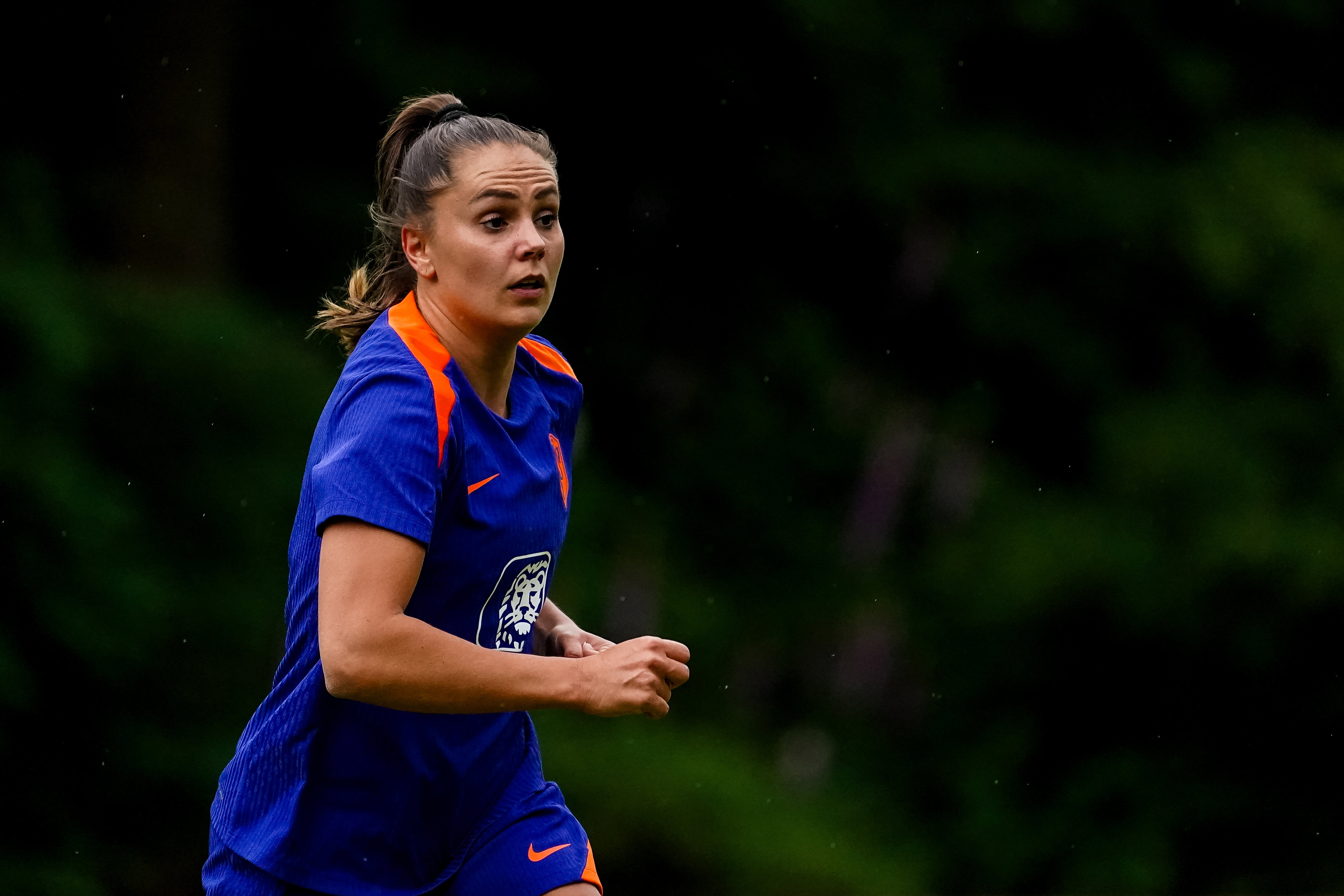 Lieke Martens op de training van de OranjeLeeuwinnen
