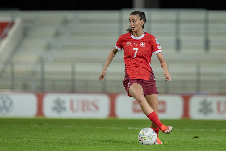 Riola Xhemaili in actie namens Zwitserland