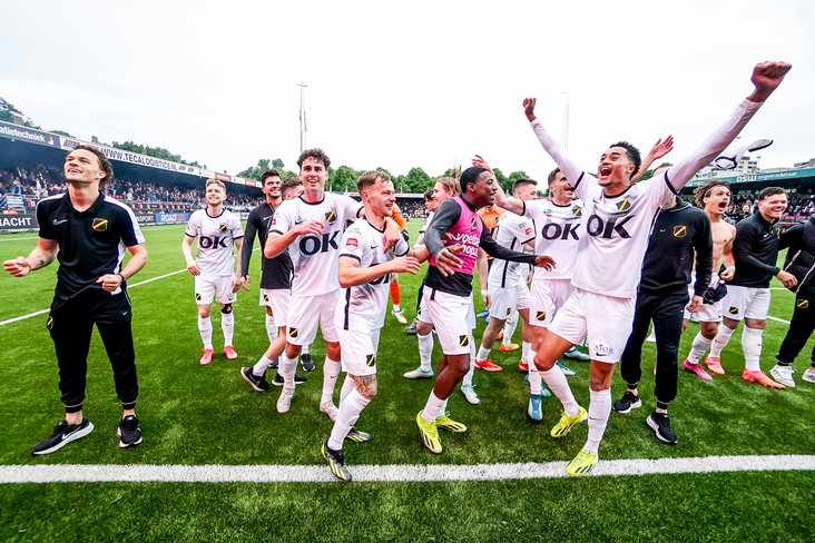 NAC viert feest na de promotie
