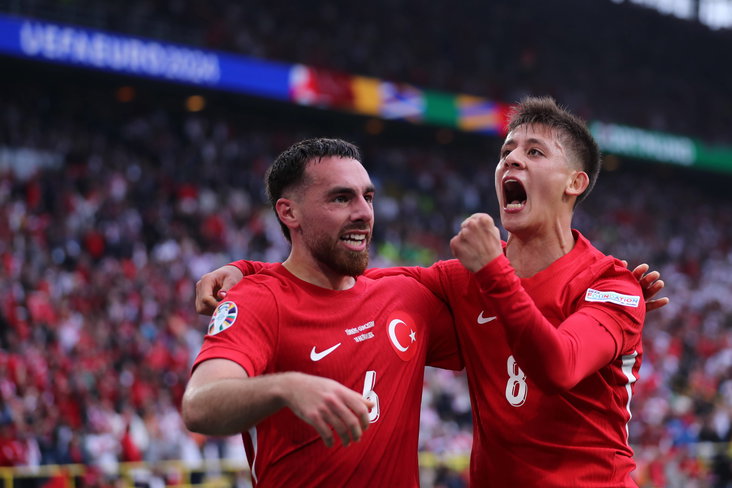 Orkun Kökçü en Arda Guler