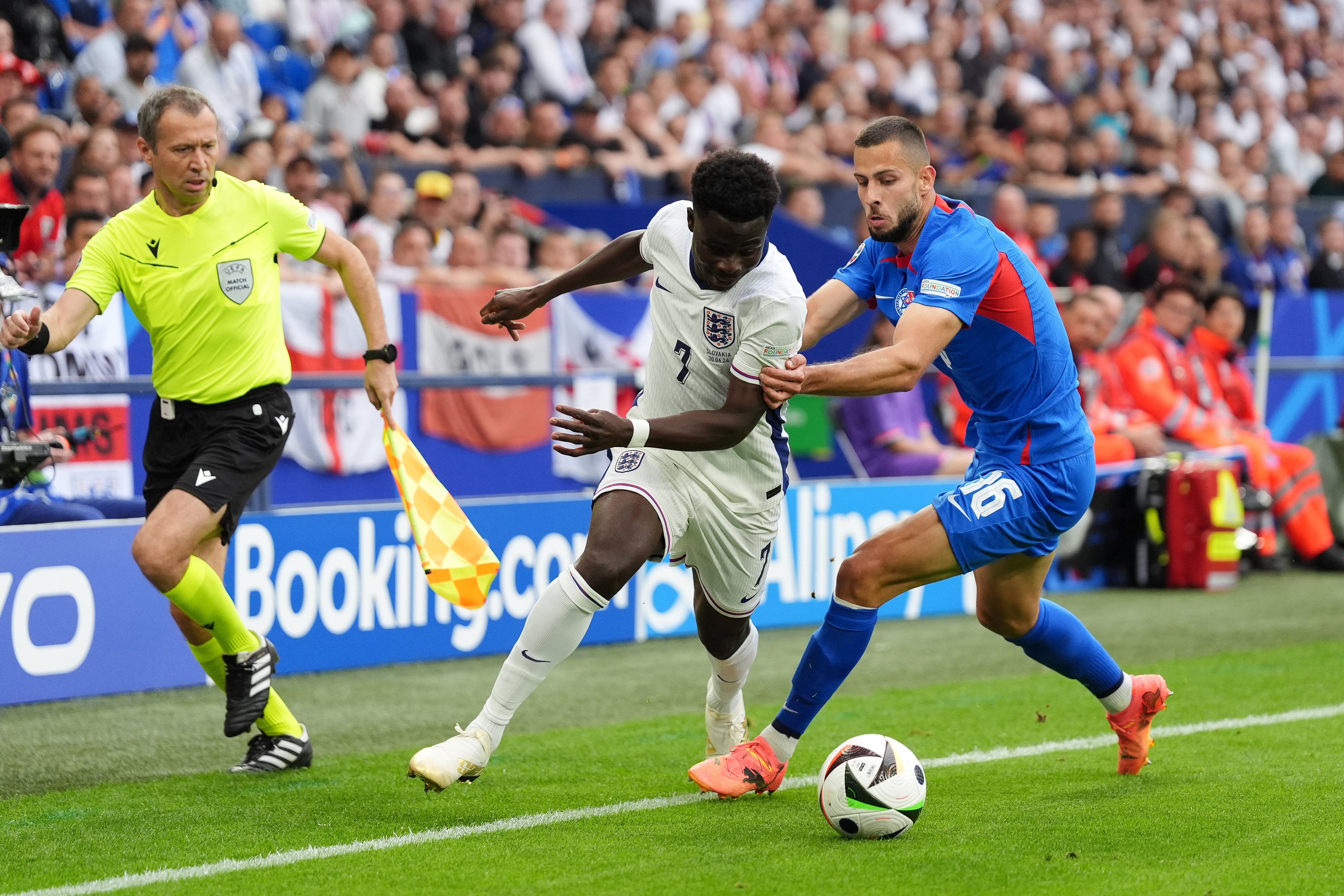 Bukayo Saka en David Hancko
