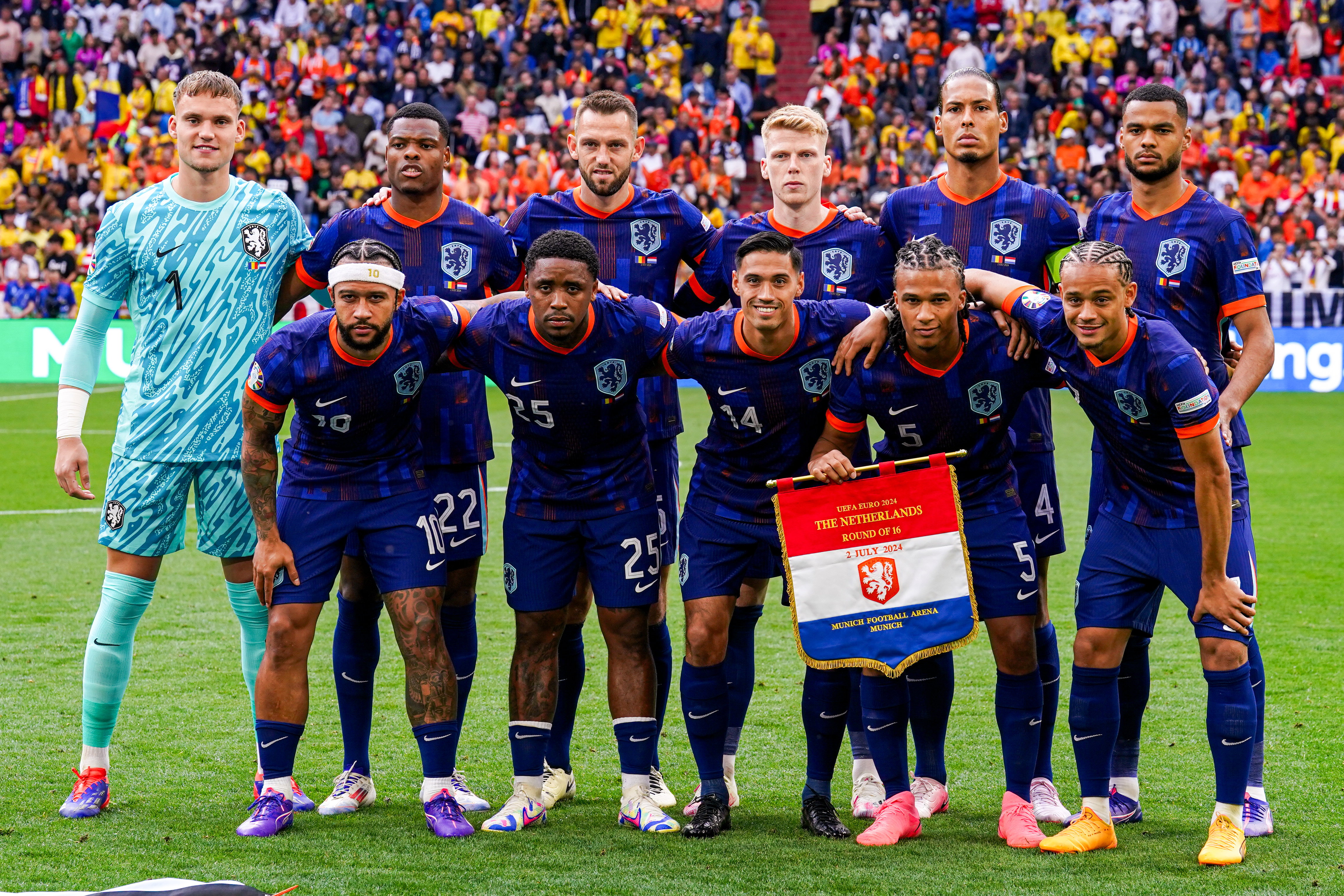 Het Nederlands elftal voor de wedstrijd tegen Roemenië