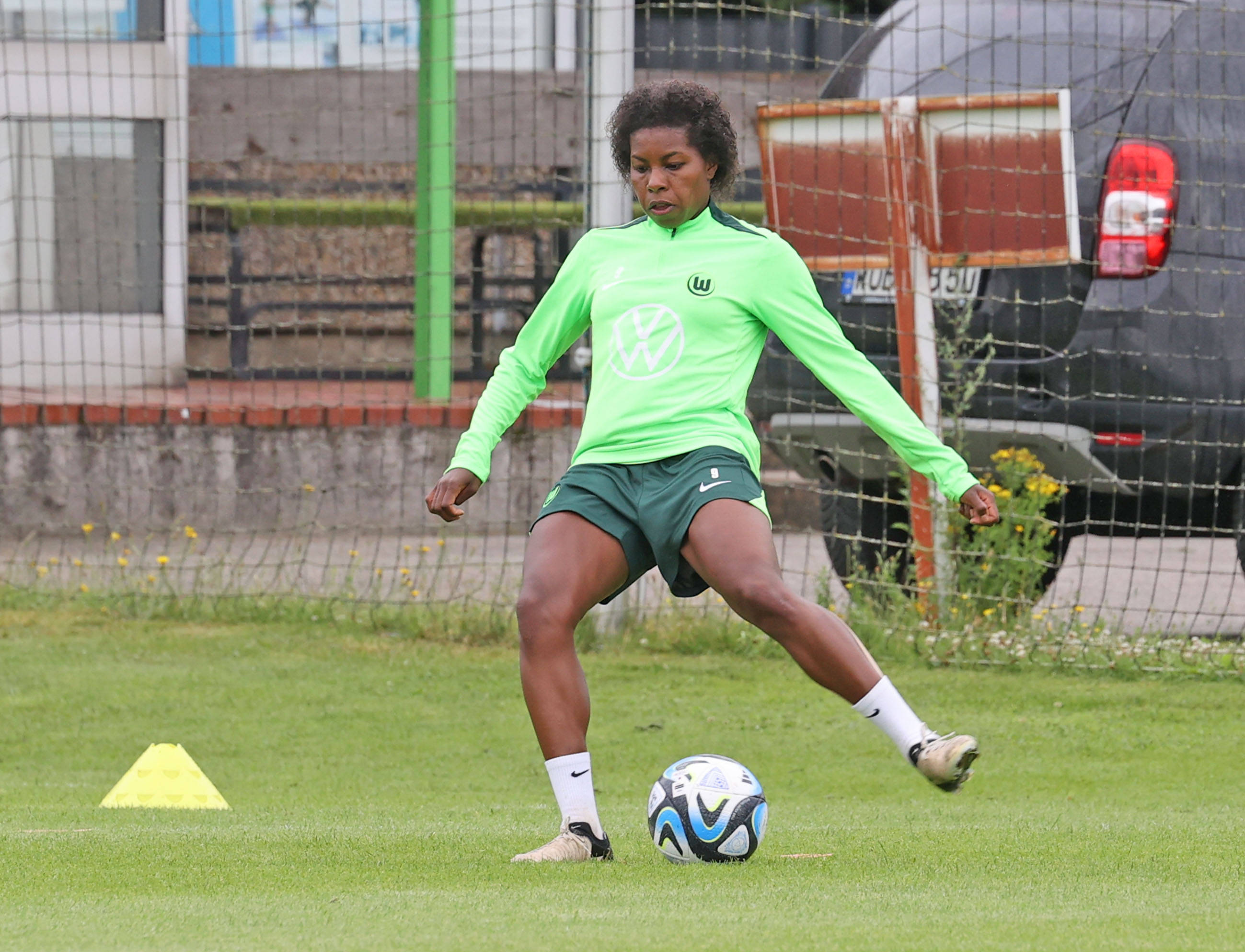 Lineth Beerensteyn op de training van VfL Wolfsburg