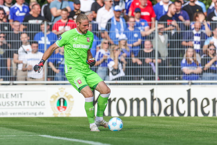 Lars Unnerstall aan de bal