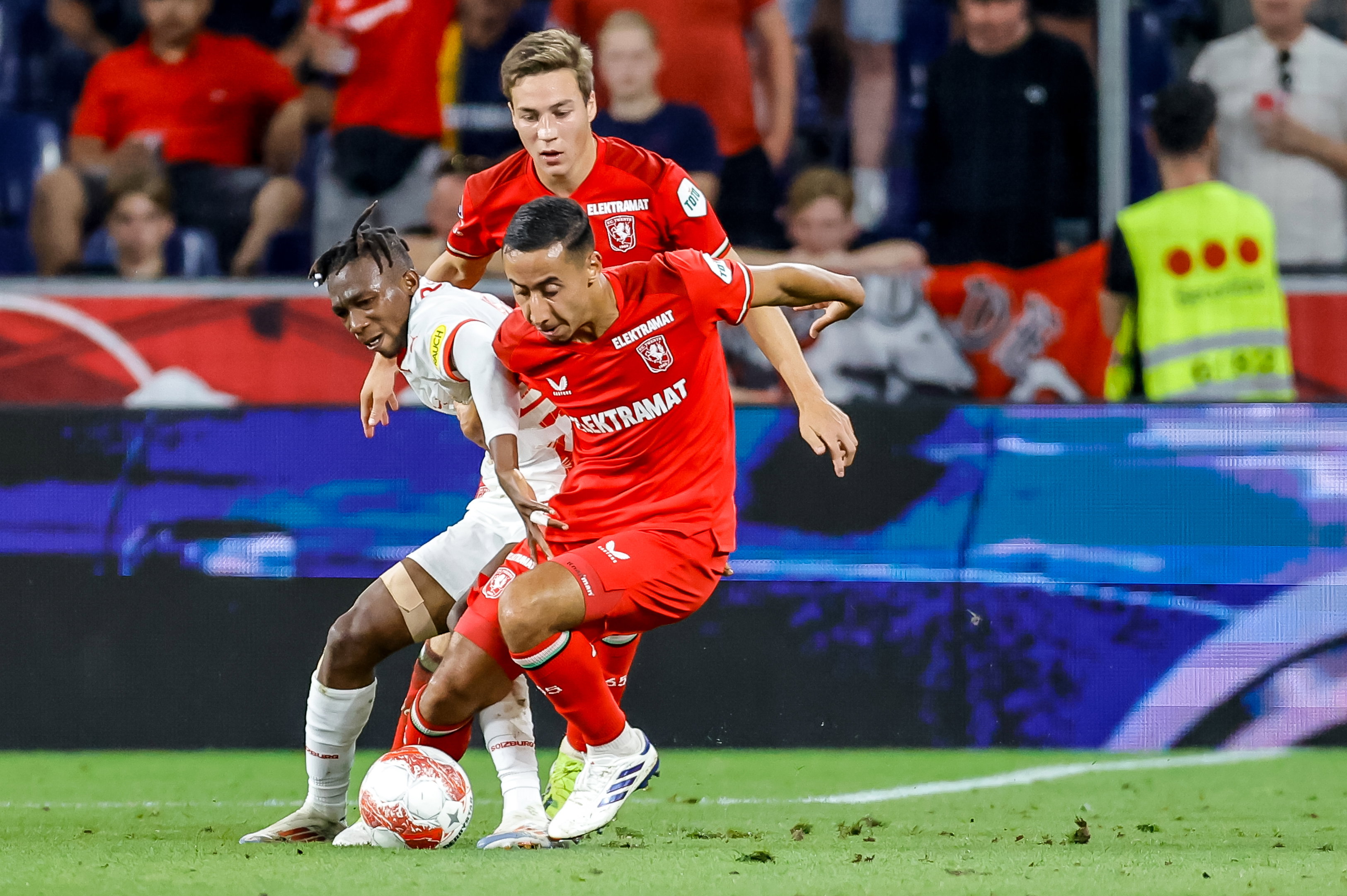Anass Salah-Eddine in actie tegen RB Salzburg