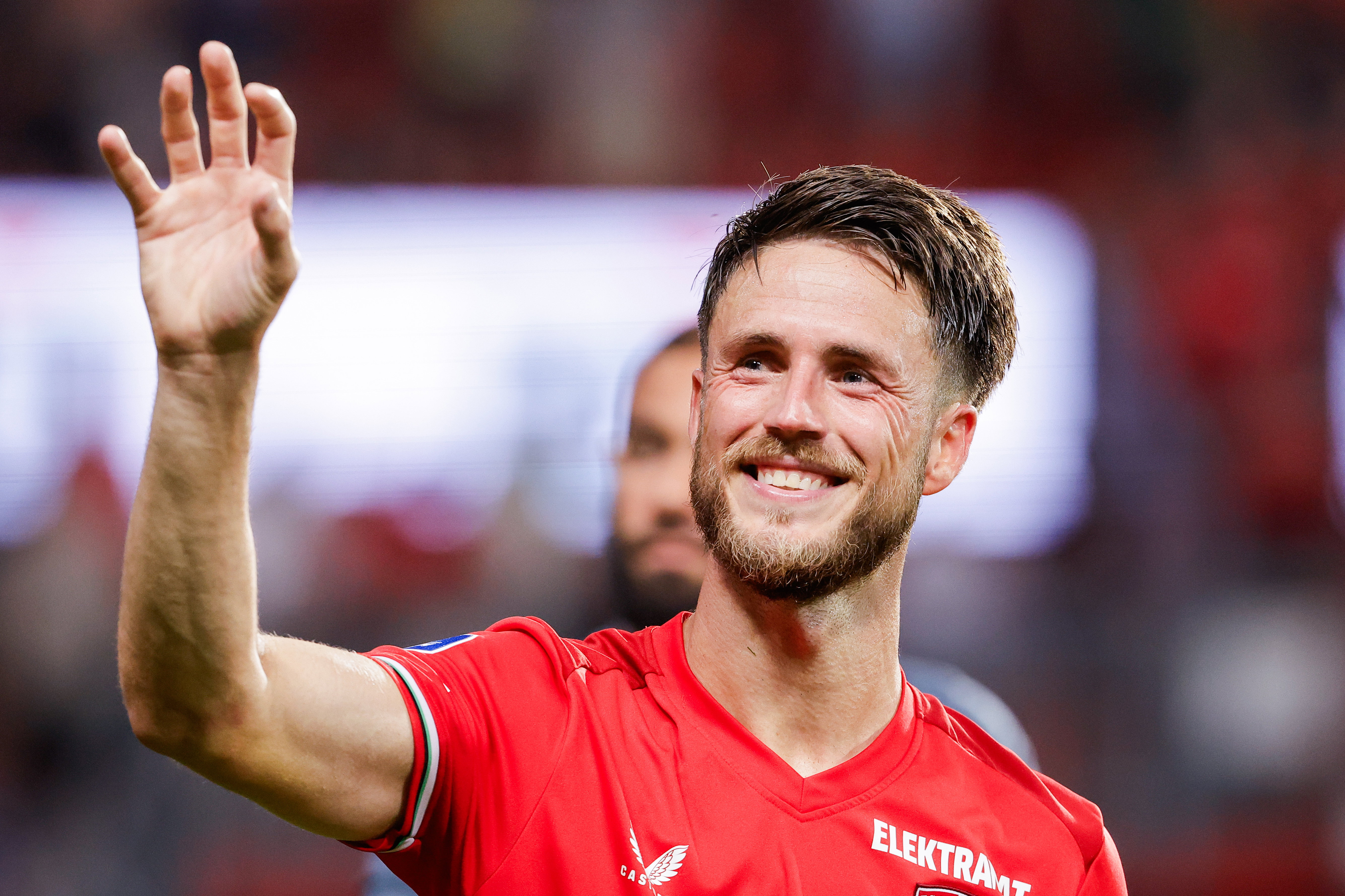 Ricky van Wolfswinkel bedankt de FC Twente-supporters