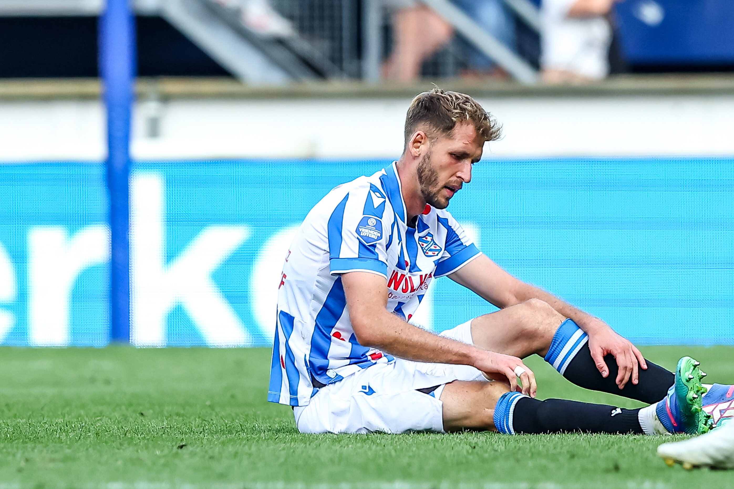 Pawel Bochniewicz op de grond