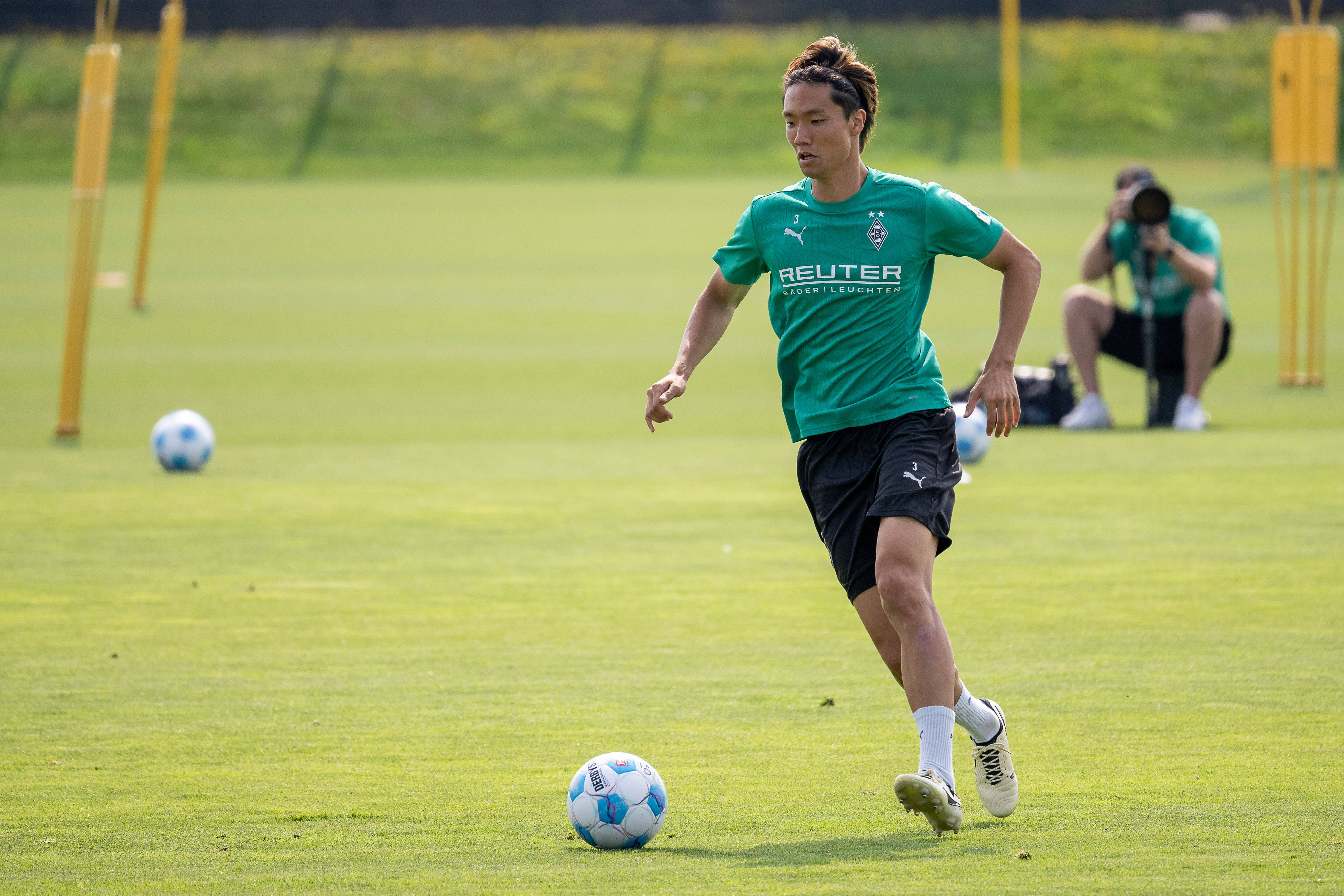 Ko Itakura op de training van Borussia Mönchengladbach
