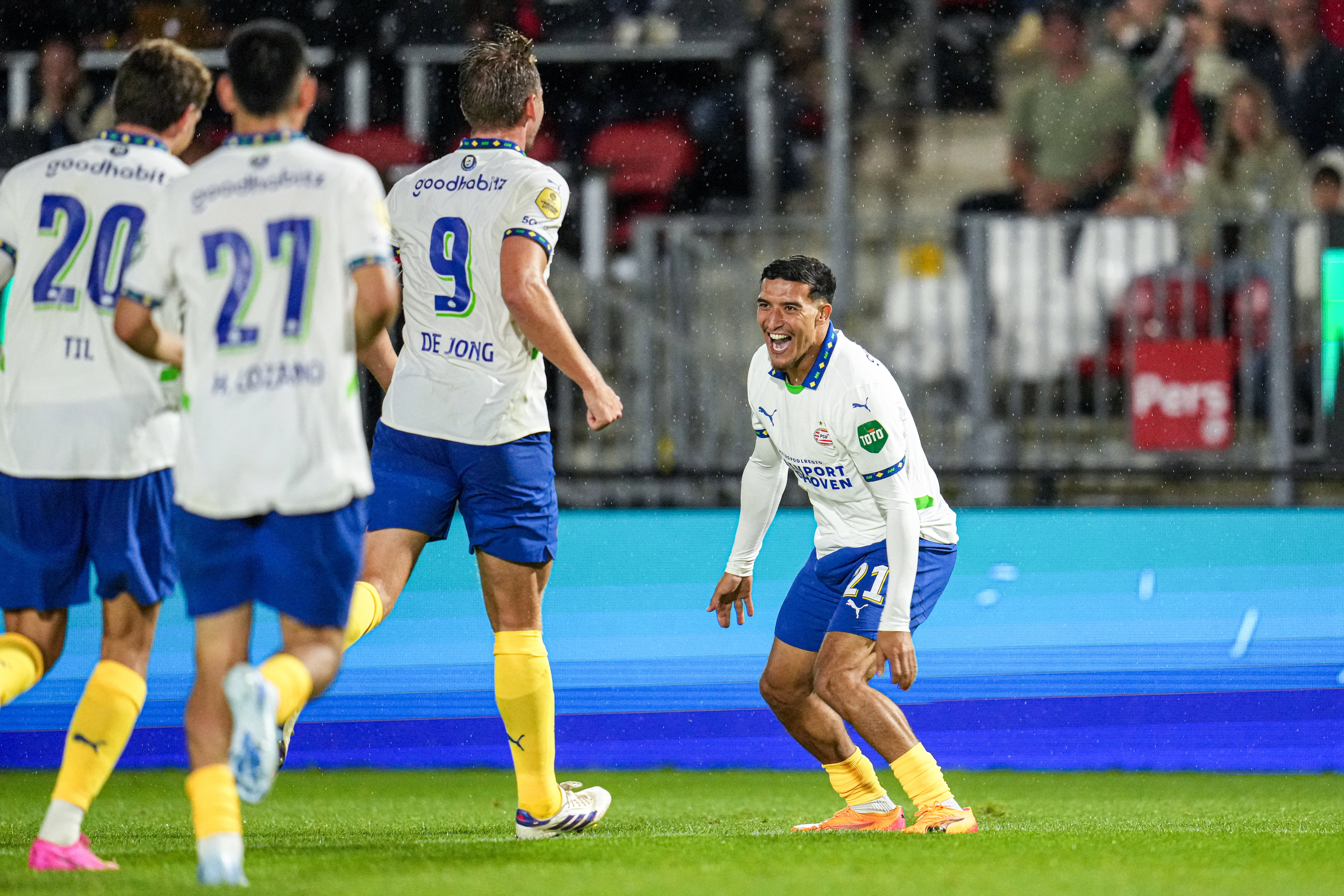 PSV viert de goal van Couhaib Driouech in Almere