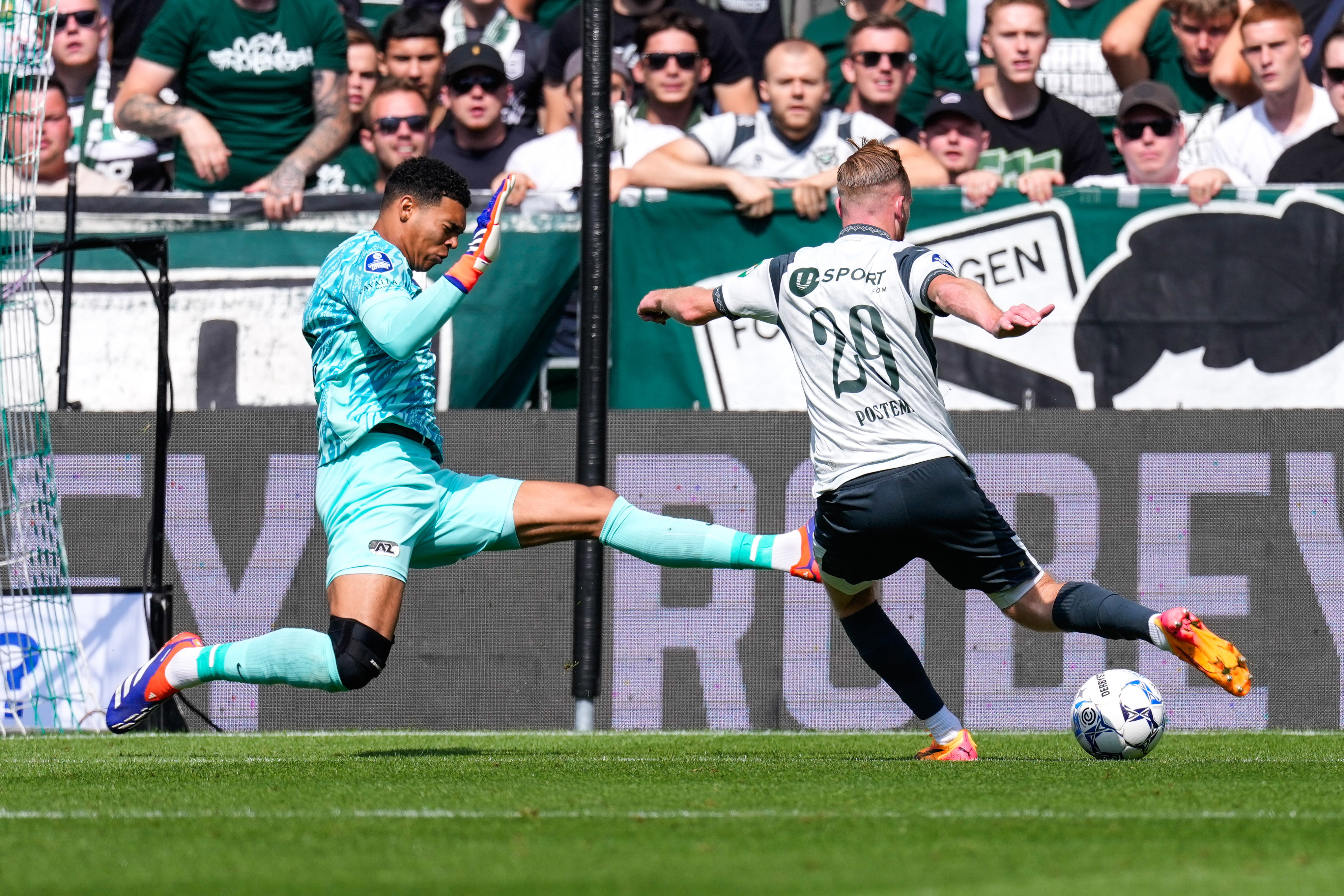 Romano Postema in actie tegen AZ