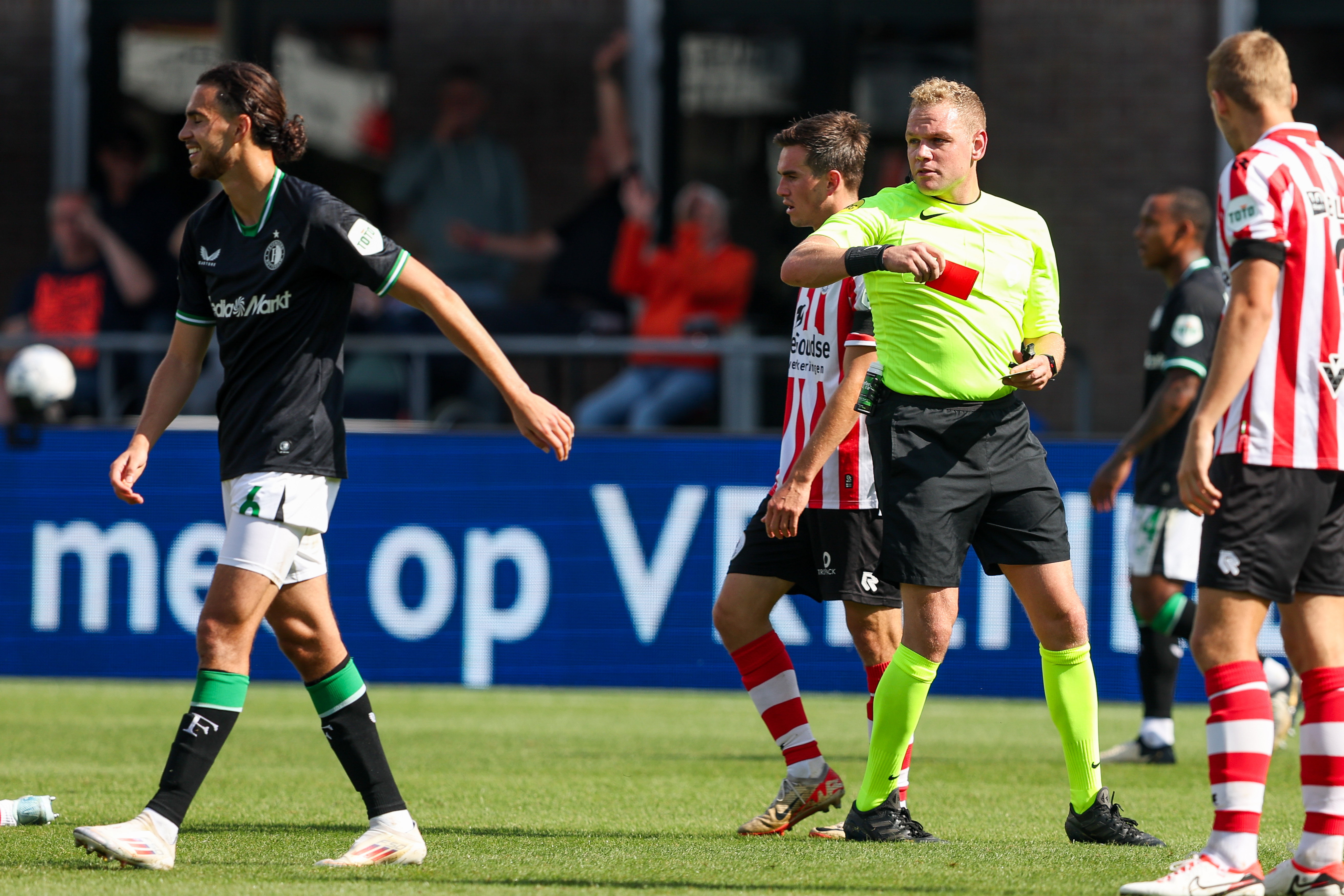 Ramiz Zerrouki krijgt rood
