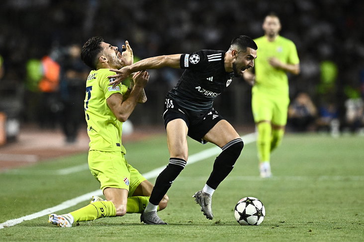 Yassine Benzia in het shirt van Qarabag FK