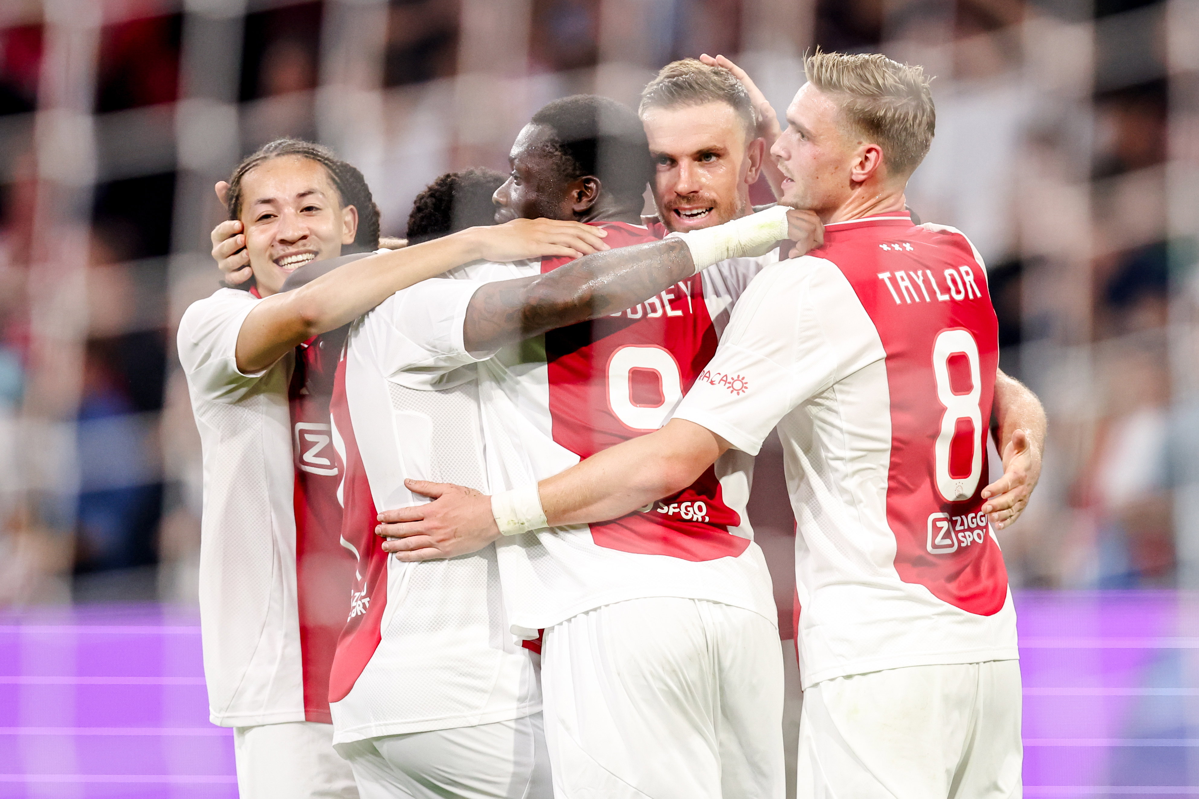 Ajax juicht na een goal in de Johan Cruijff ArenA