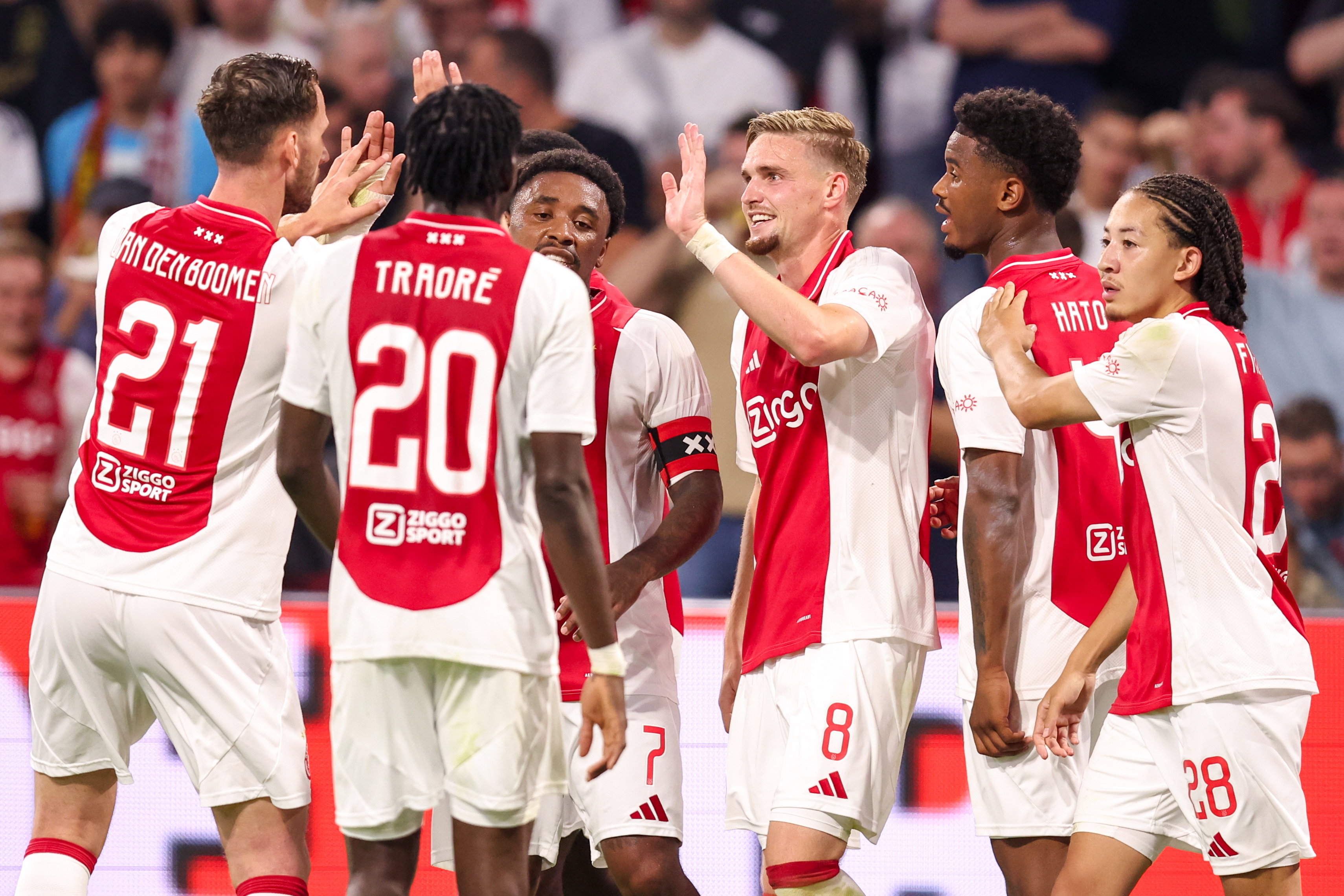 Ajax juicht