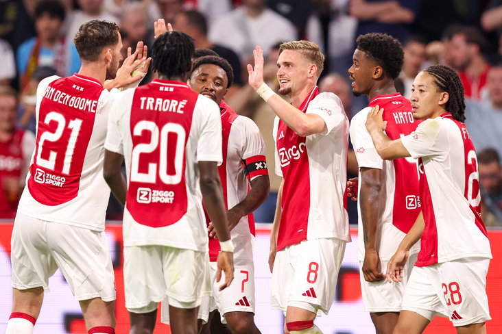 Ajax juicht