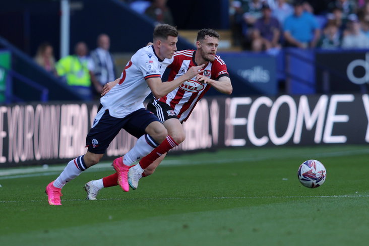 Szabolcs Schön in het shirt van Bolton Wanderers