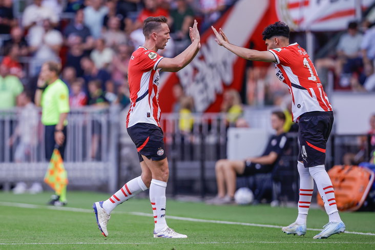 Luuk de Jong wordt gewisseld voor Ricardo Pepi