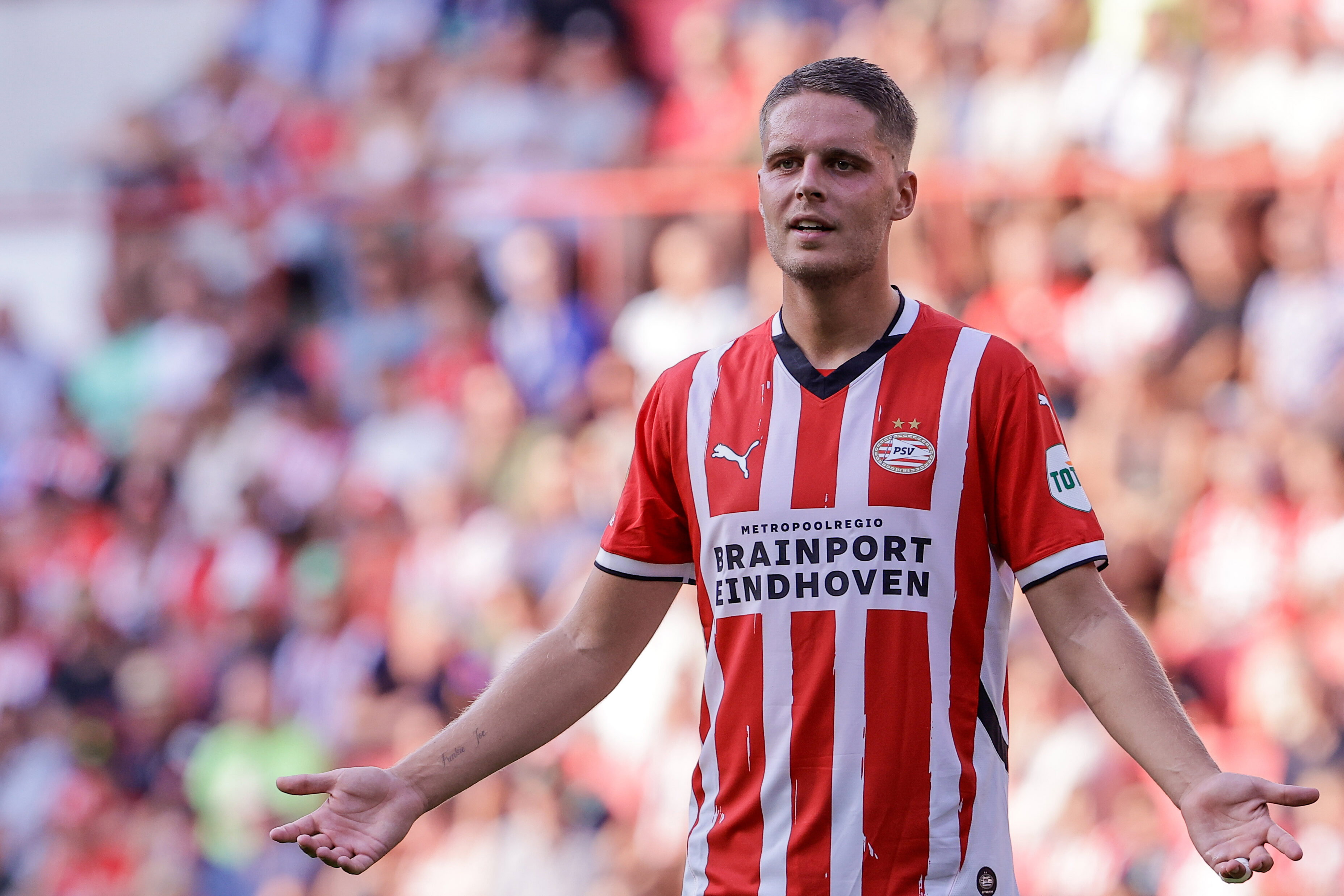 Joey Veerman tegen Go Ahead Eagles