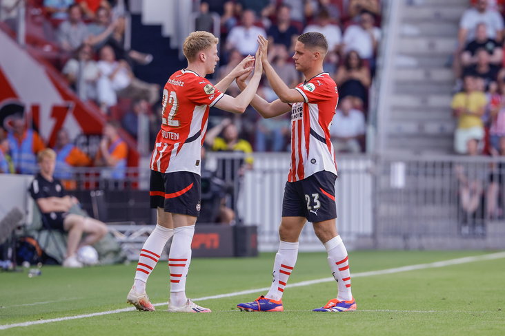 Jerdy Schouten en Joey Veerman bij PSV
