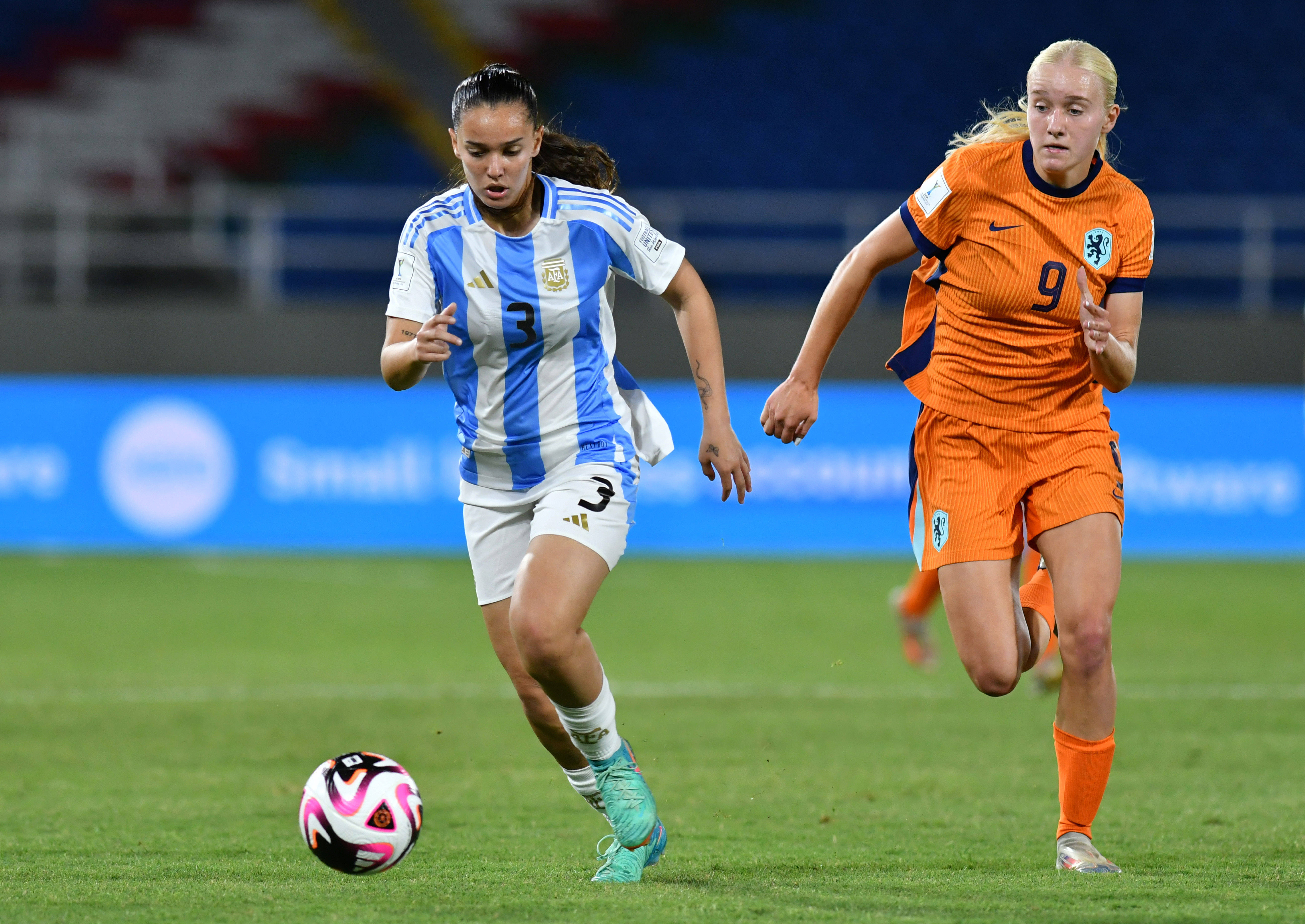 Bo van Egmond in actie namens Oranje O20 tegen Argentinië