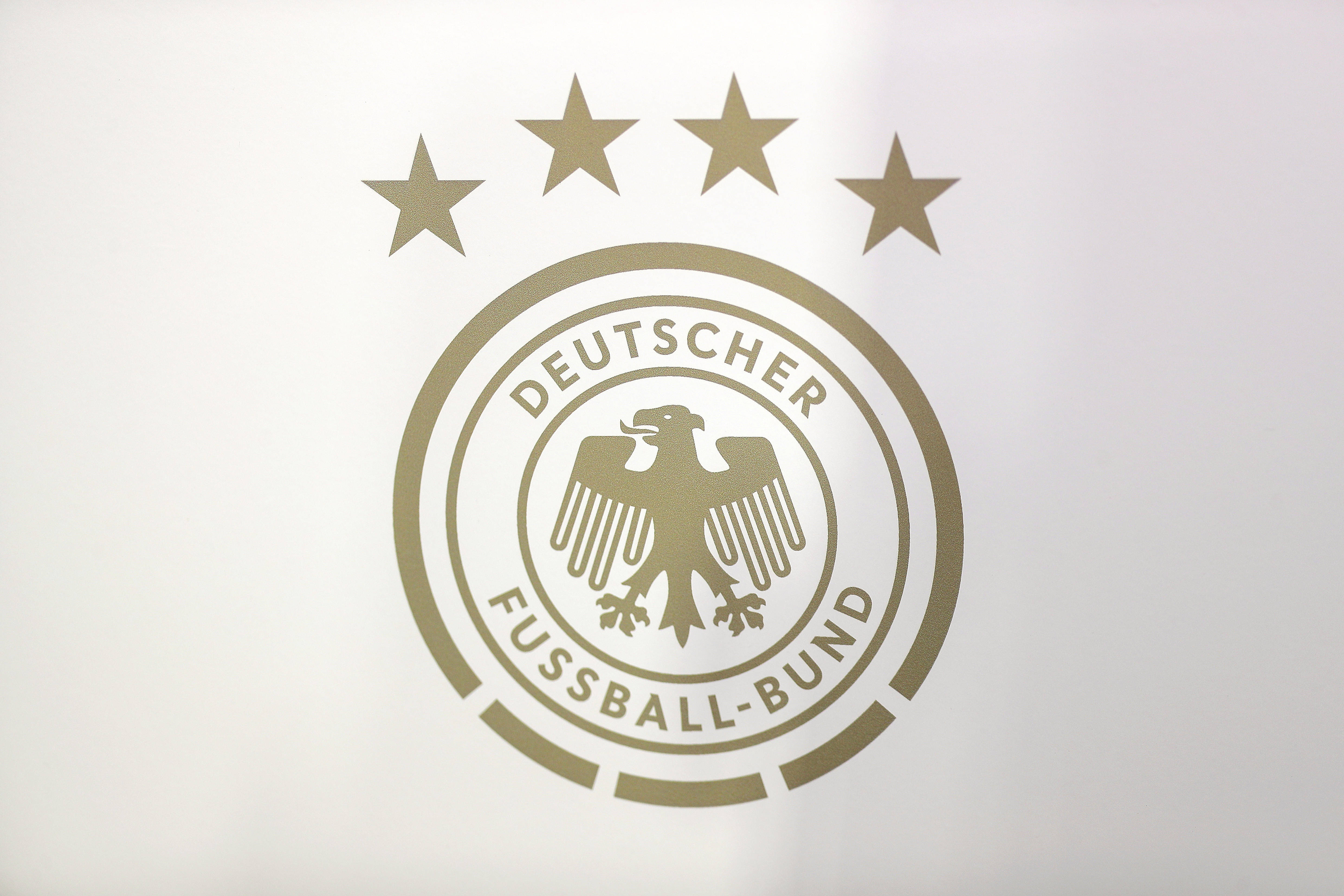 Het logo van de DFB, de Duitse voetbalbond
