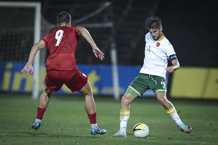 Hristian Petrov in het shirt van Bulgarije