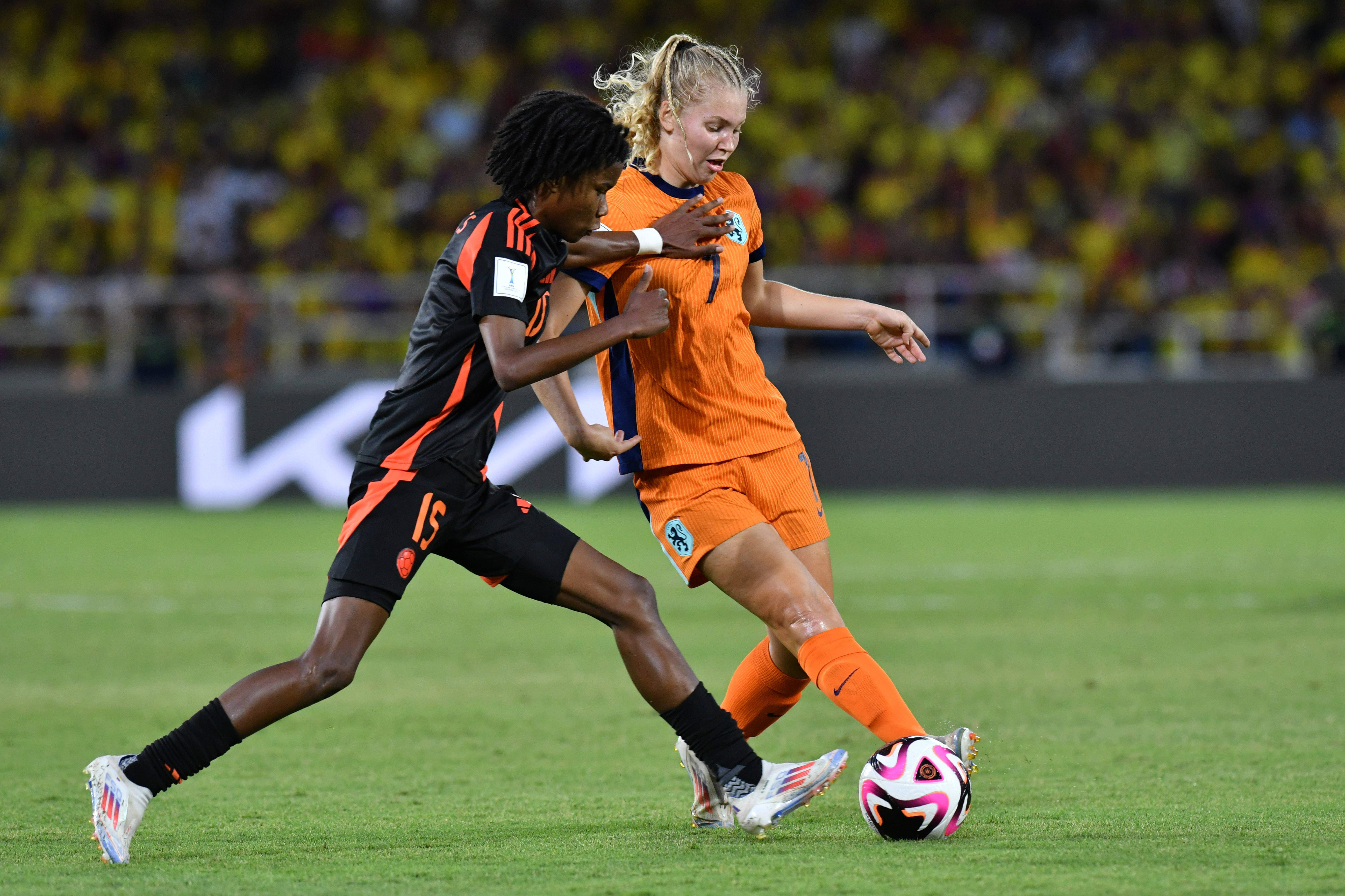 Zoë Zuidberg aan de bal namens Oranje O20 op het WK Onder 20