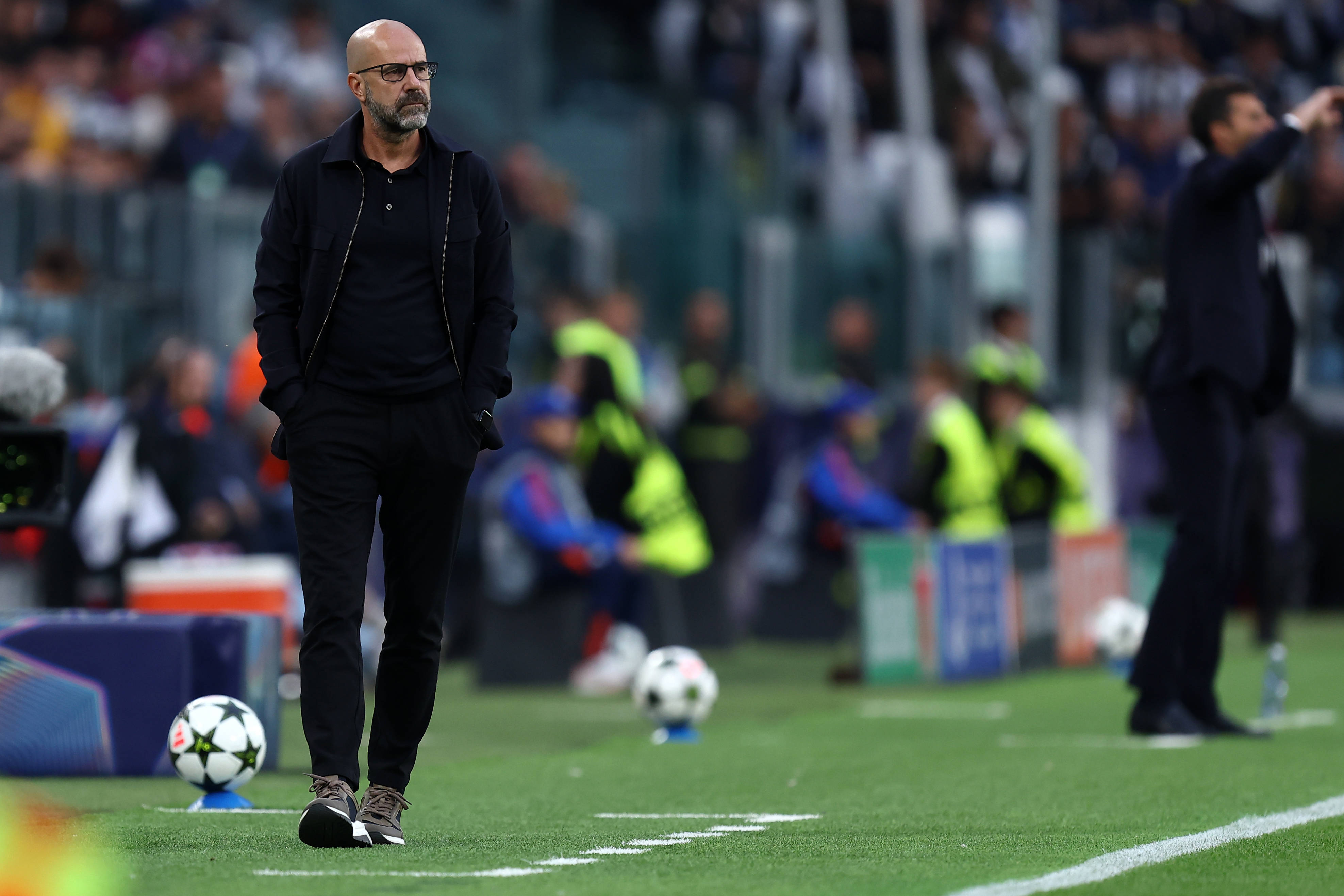 Peter Bosz langs de lijn tegen Juventus