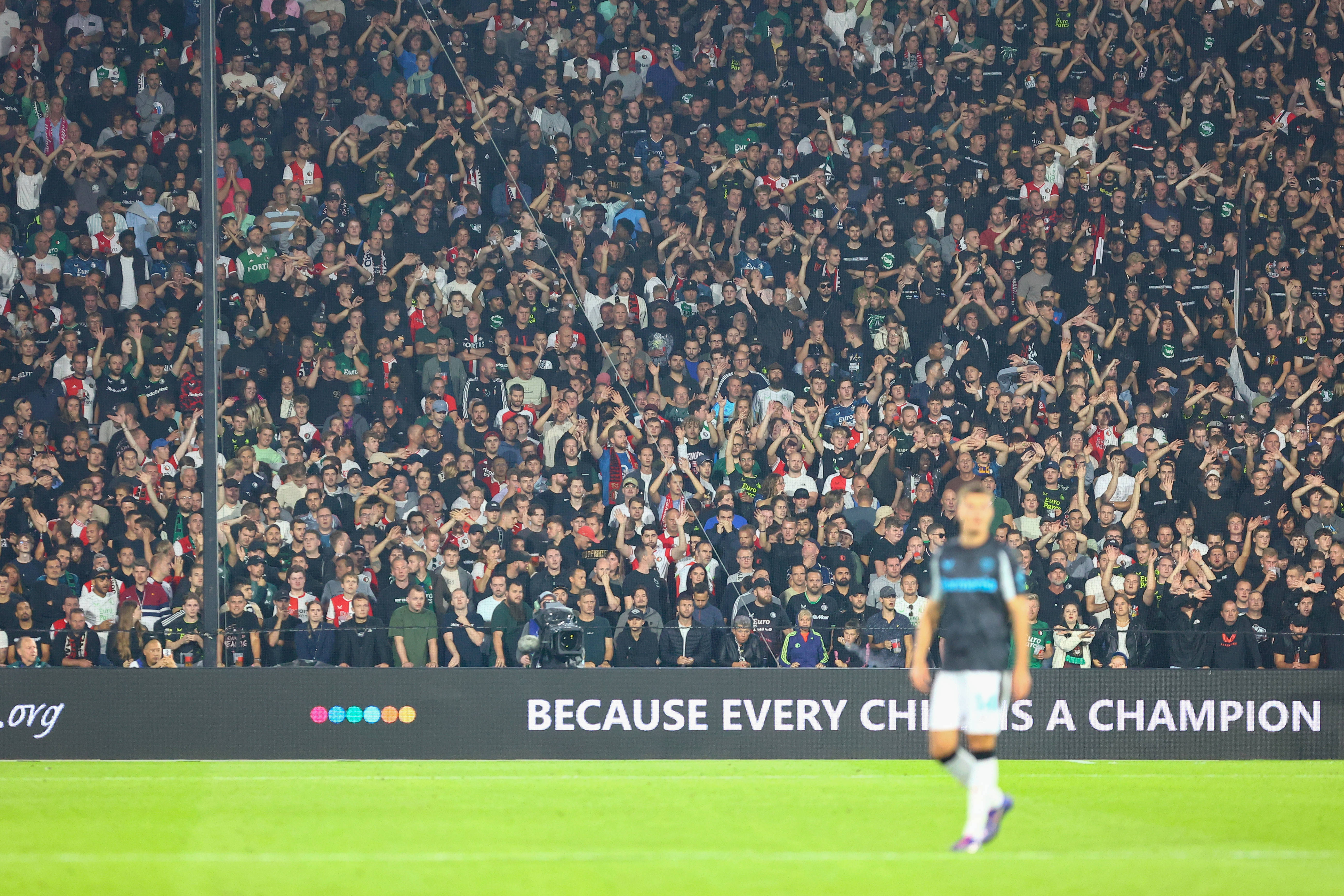 Feyenoord-supporters in de Kuip