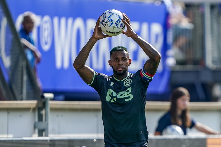 Leandro Bacuna tegen SC Heerenveen