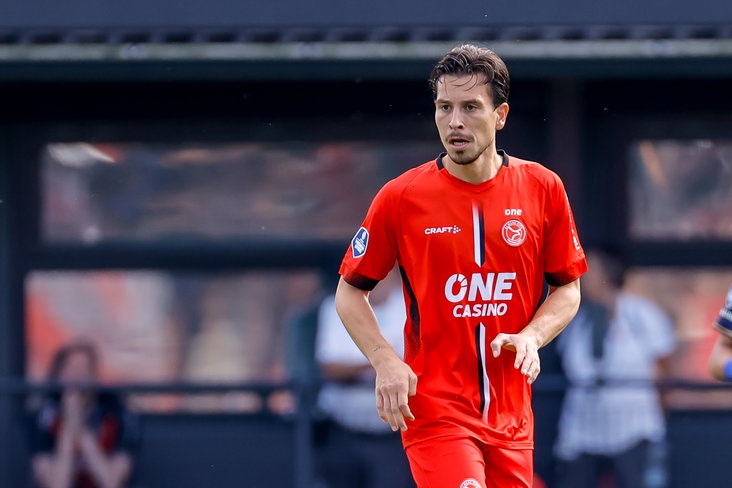 Thom Haye in actie tegen FC Twente