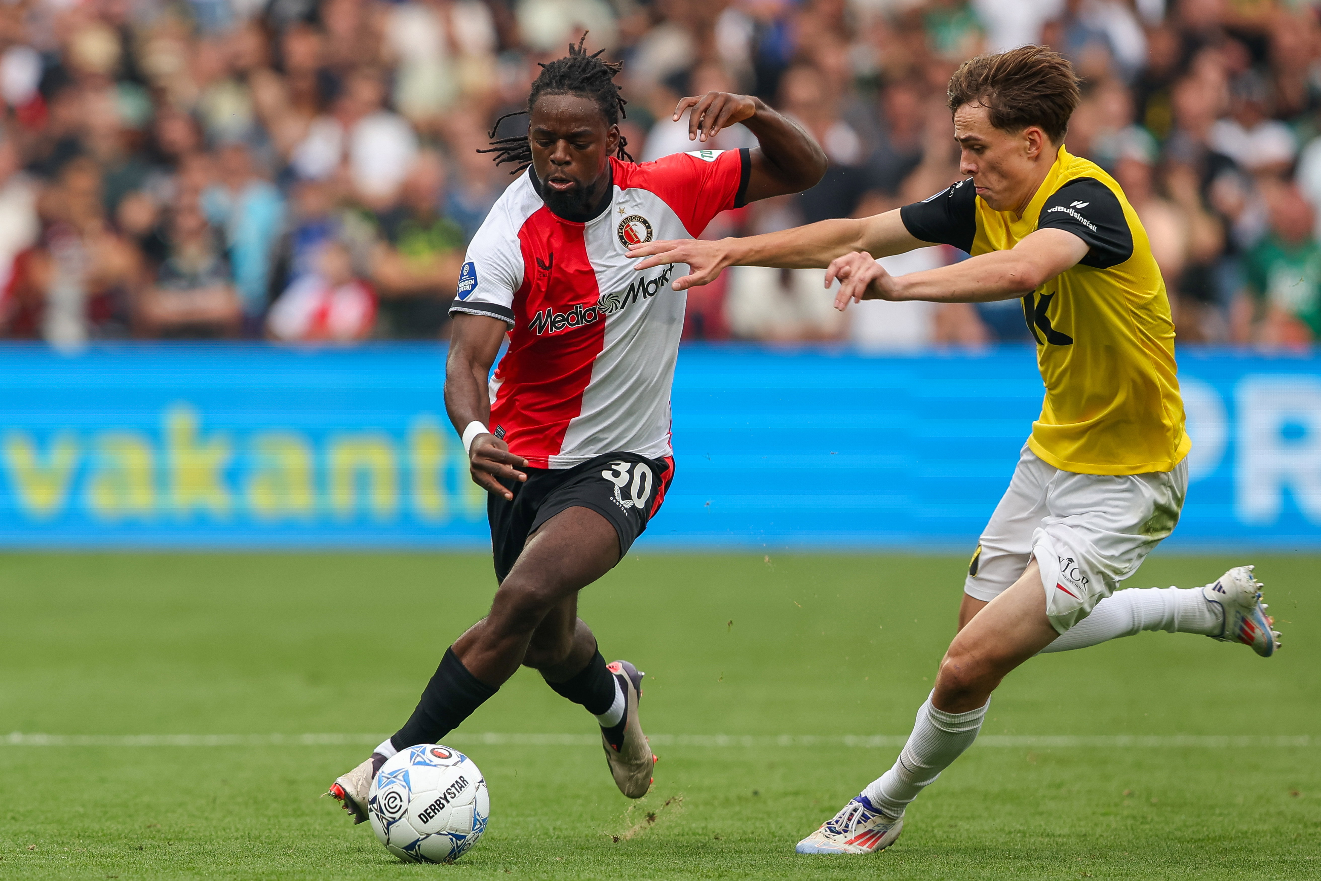 Leo Sauer in actie tegen Feyenoord