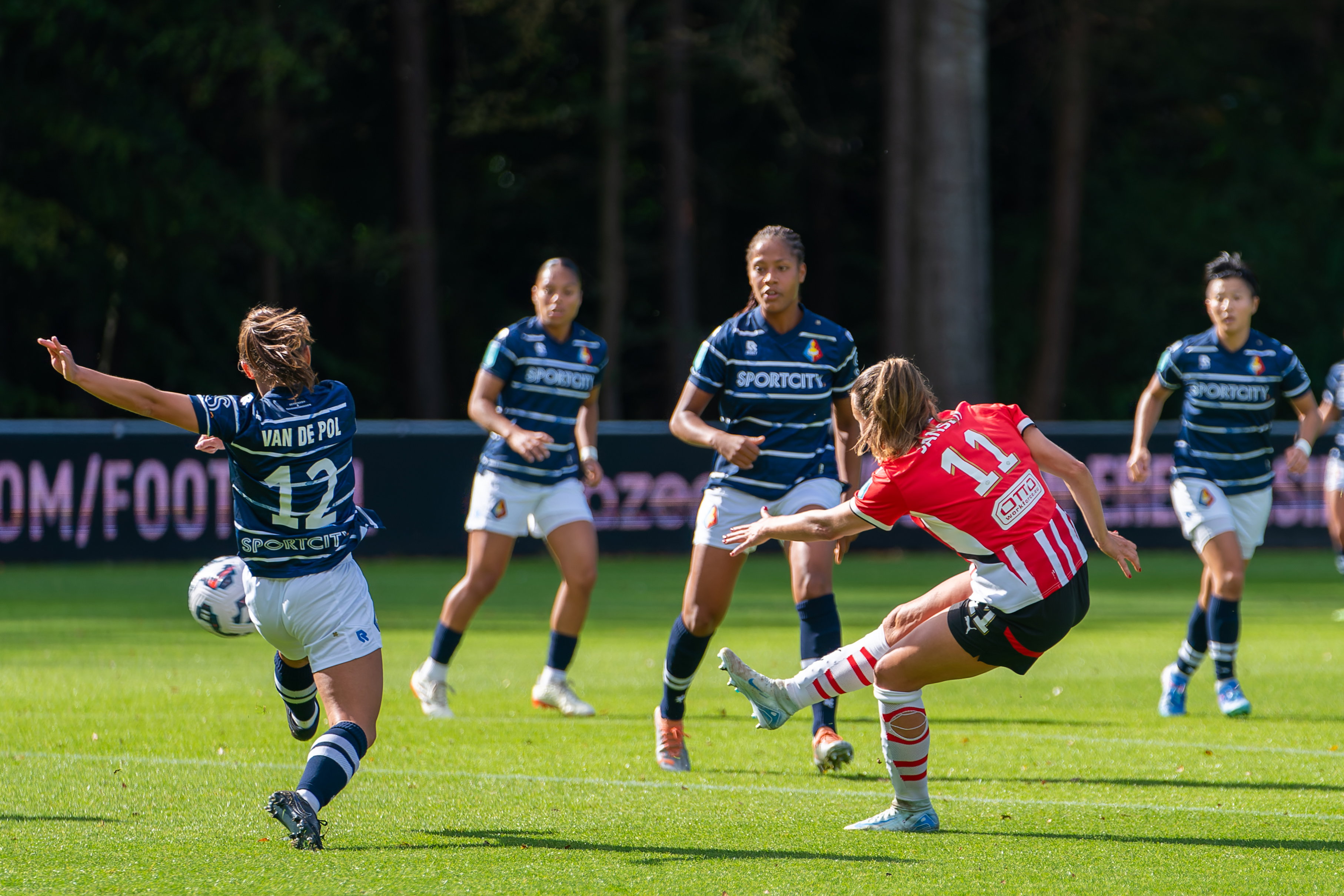 Renate Jansen schiet binnen namens PSV