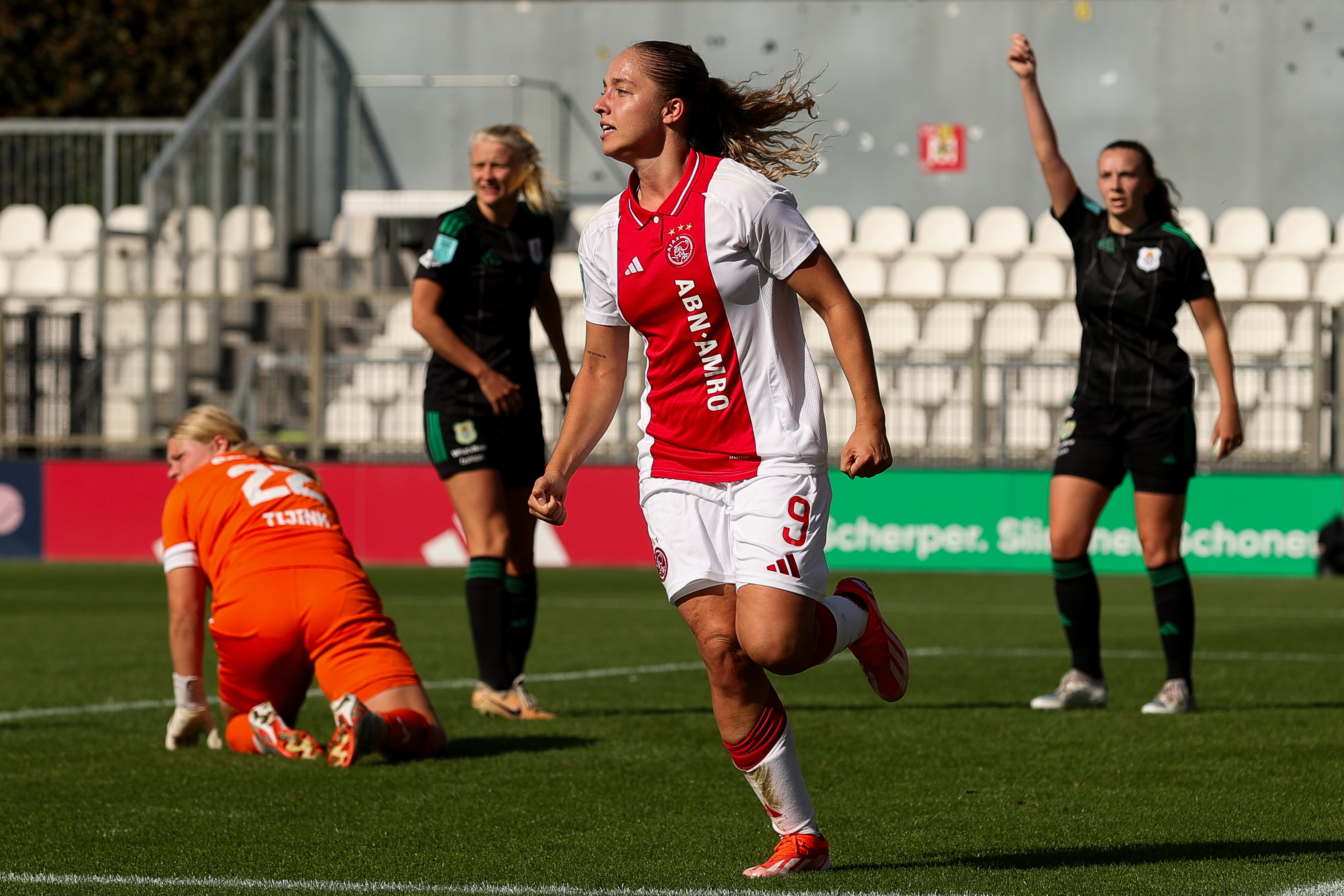 Danique Tolhoek juicht