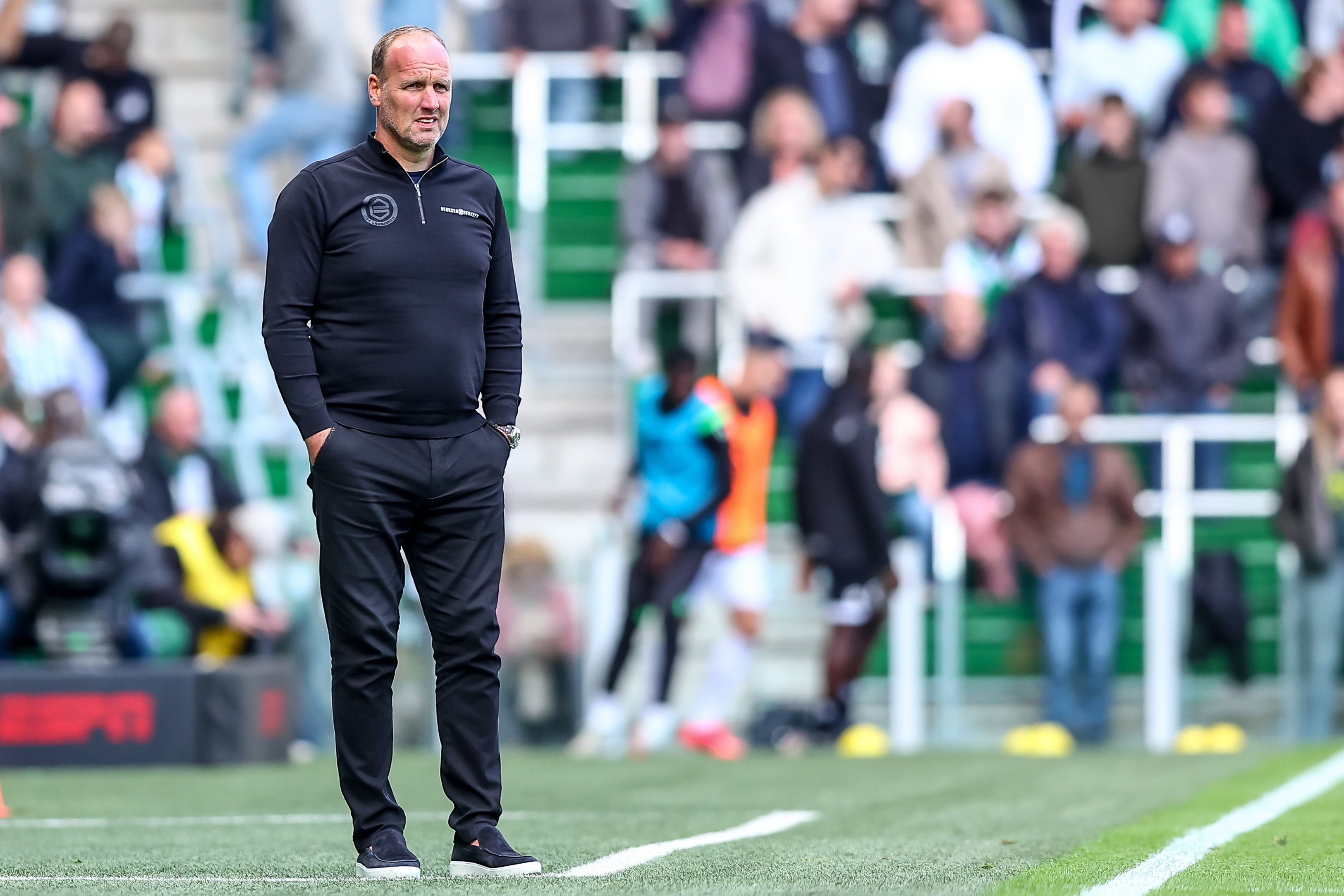 Dick Lukkien langs de lijn