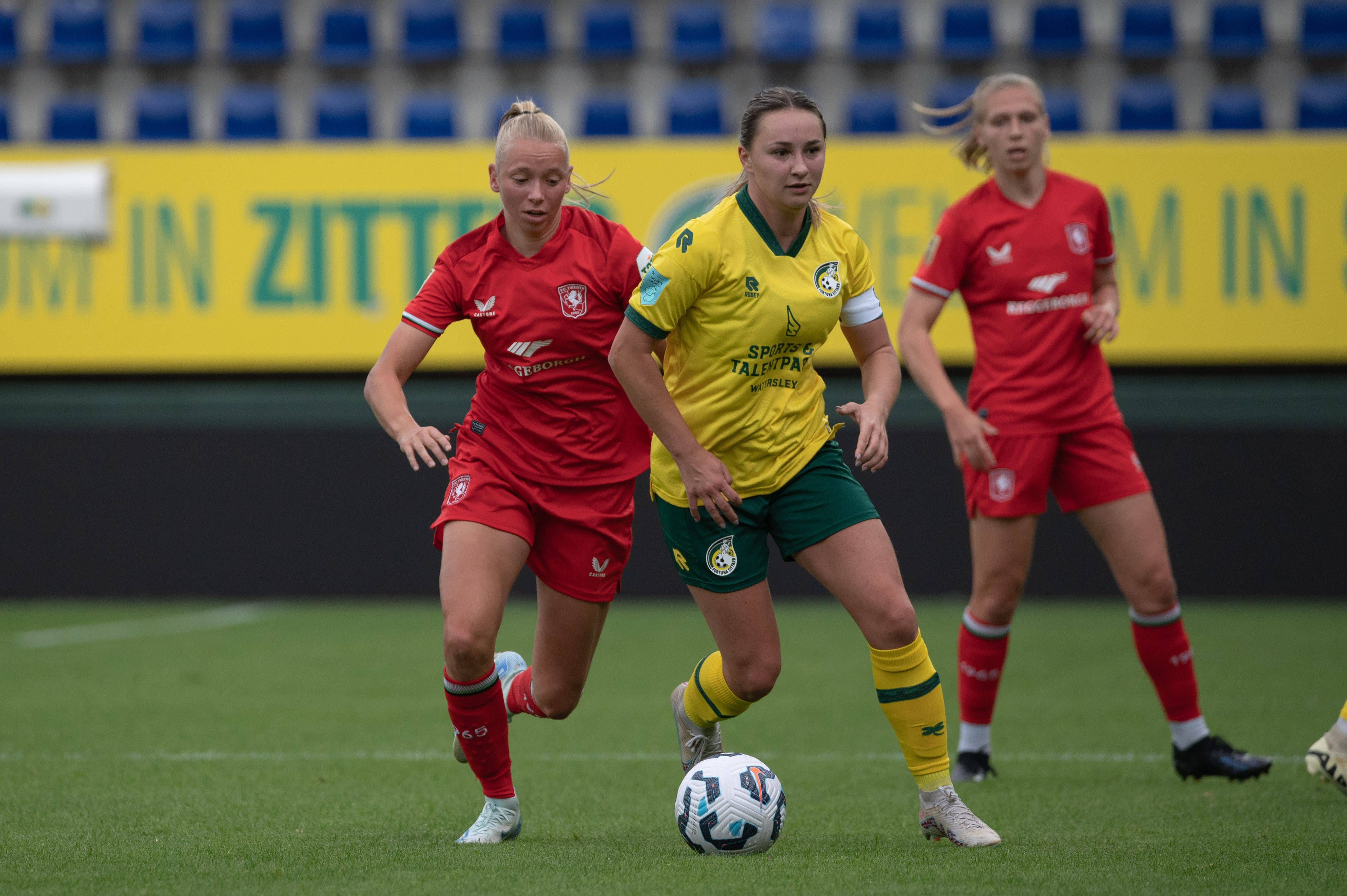 Moïsa van Koot in actie namens Fortuna Sittard tegen FC Twente