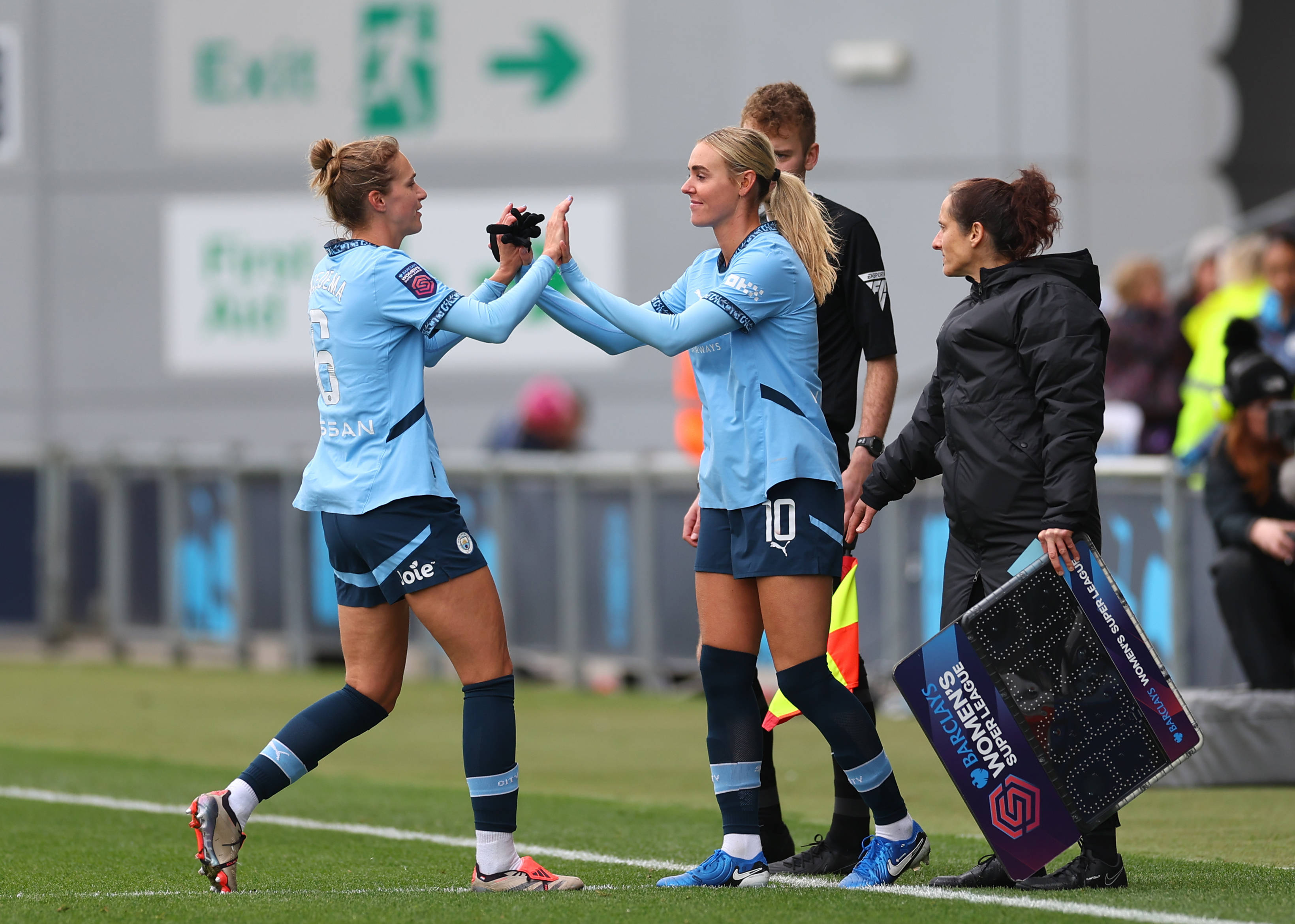 Jill Roord vervangt Vivianne Miedema en maakt haar rentree