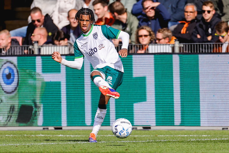 Mimeirhel Benita in actie voor Heracles Almelo
