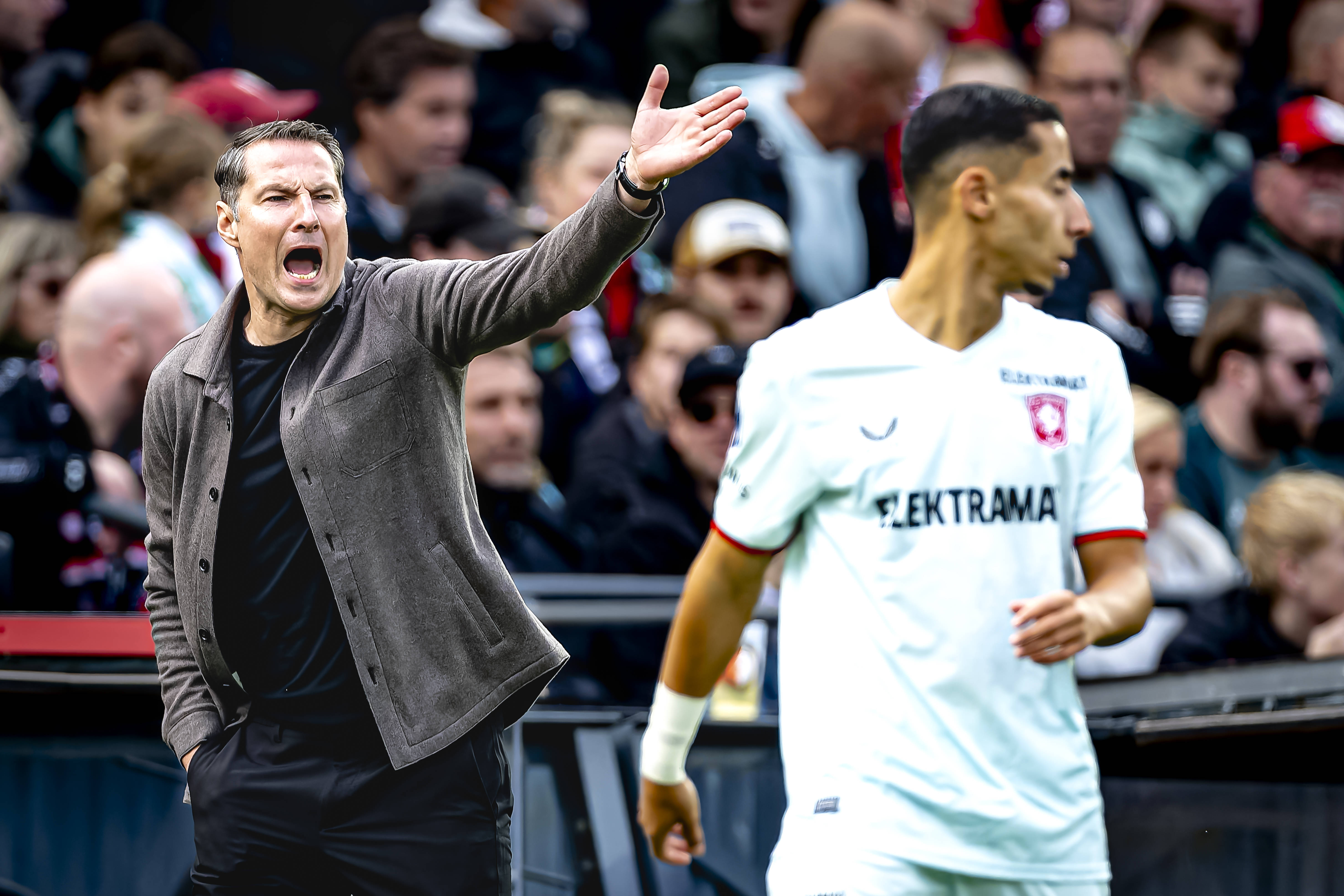 Brian Priske coachend tegen FC Twente