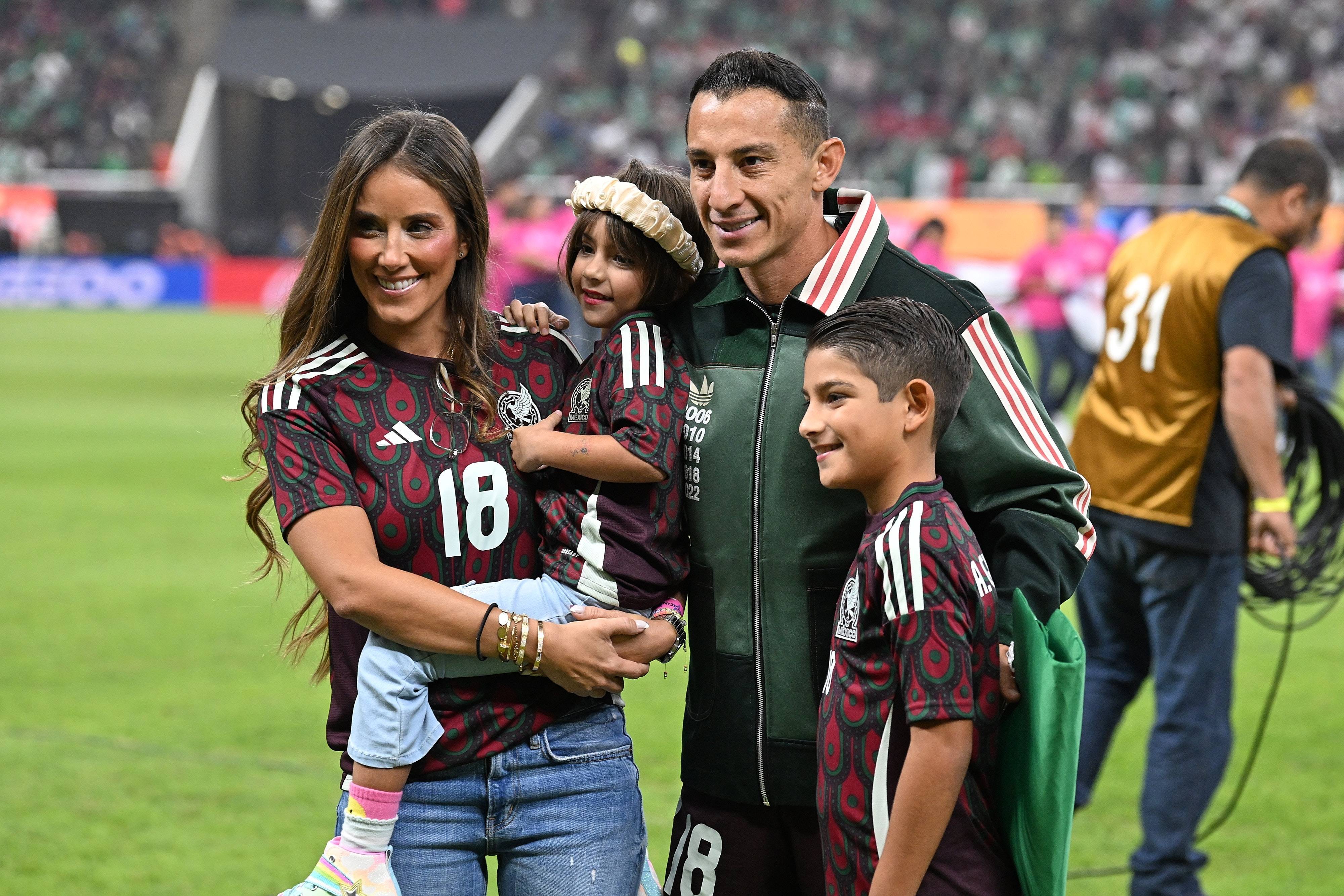 Andres Guardado en zijn gezin tijdens zijn laatste interland