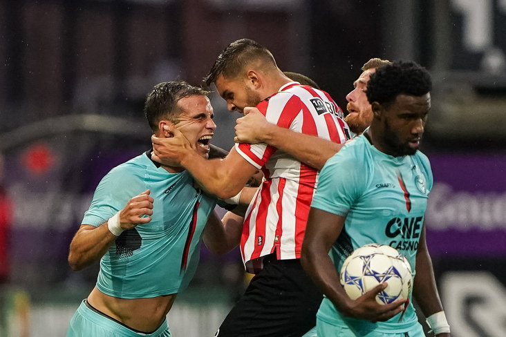 Mike Eerdhuijzen maakt ruzie tijdens Sparta Rotterdam - Almere City FC