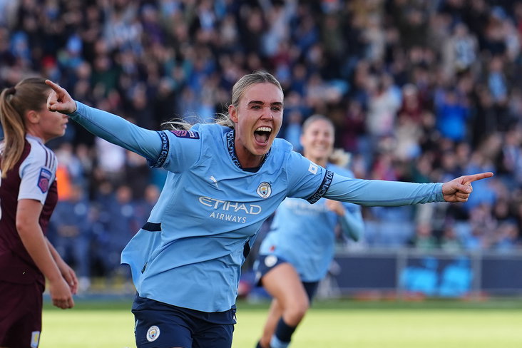 Jill Roord viert goal