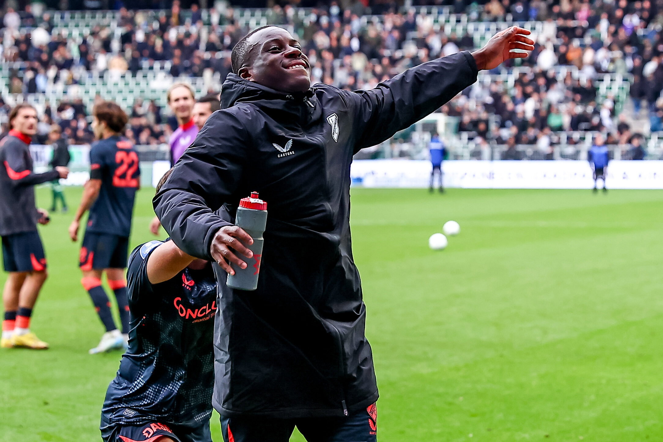 Yoann Cathline juicht na de zege op FC Groningen