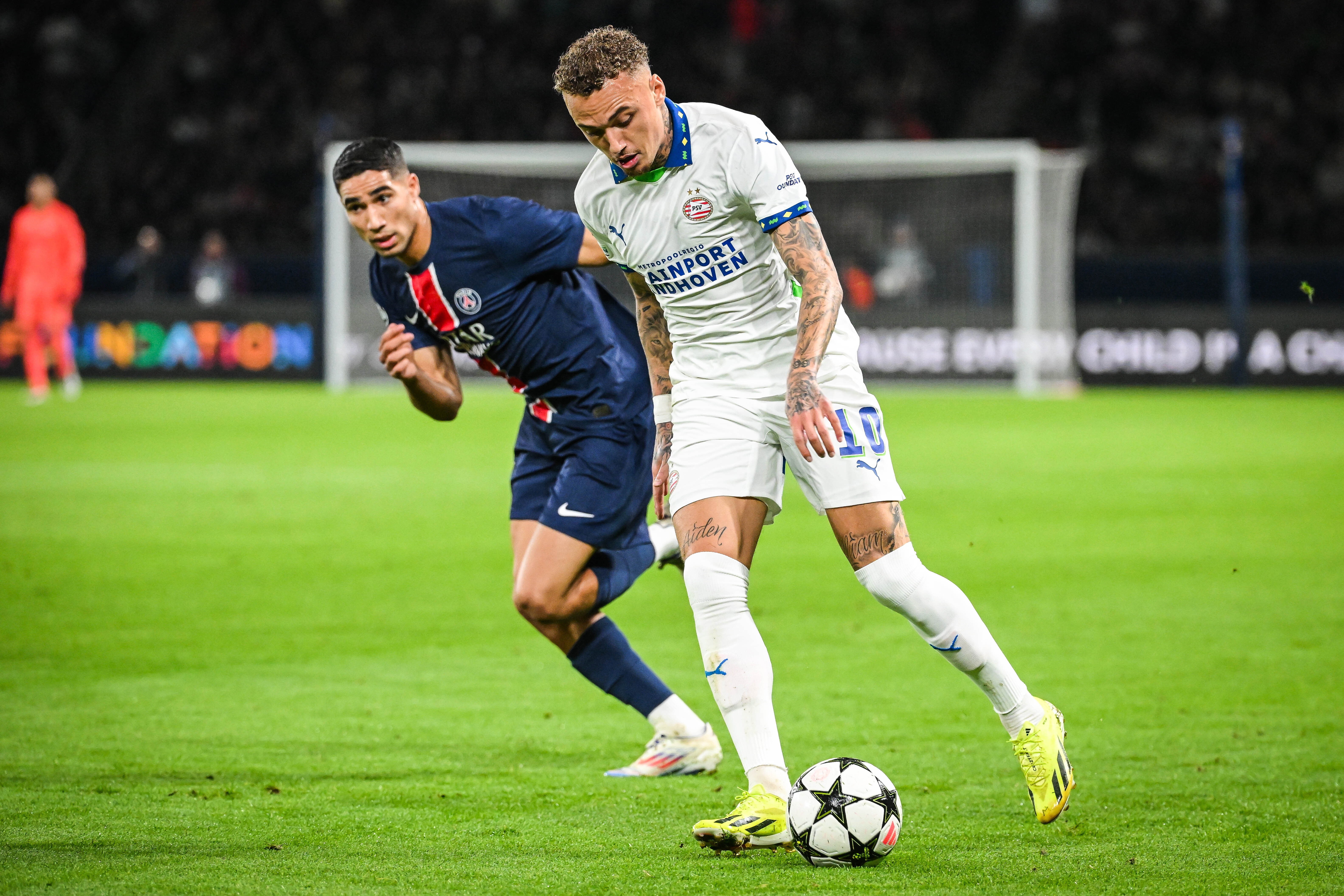 Noa Lang tegen PSG