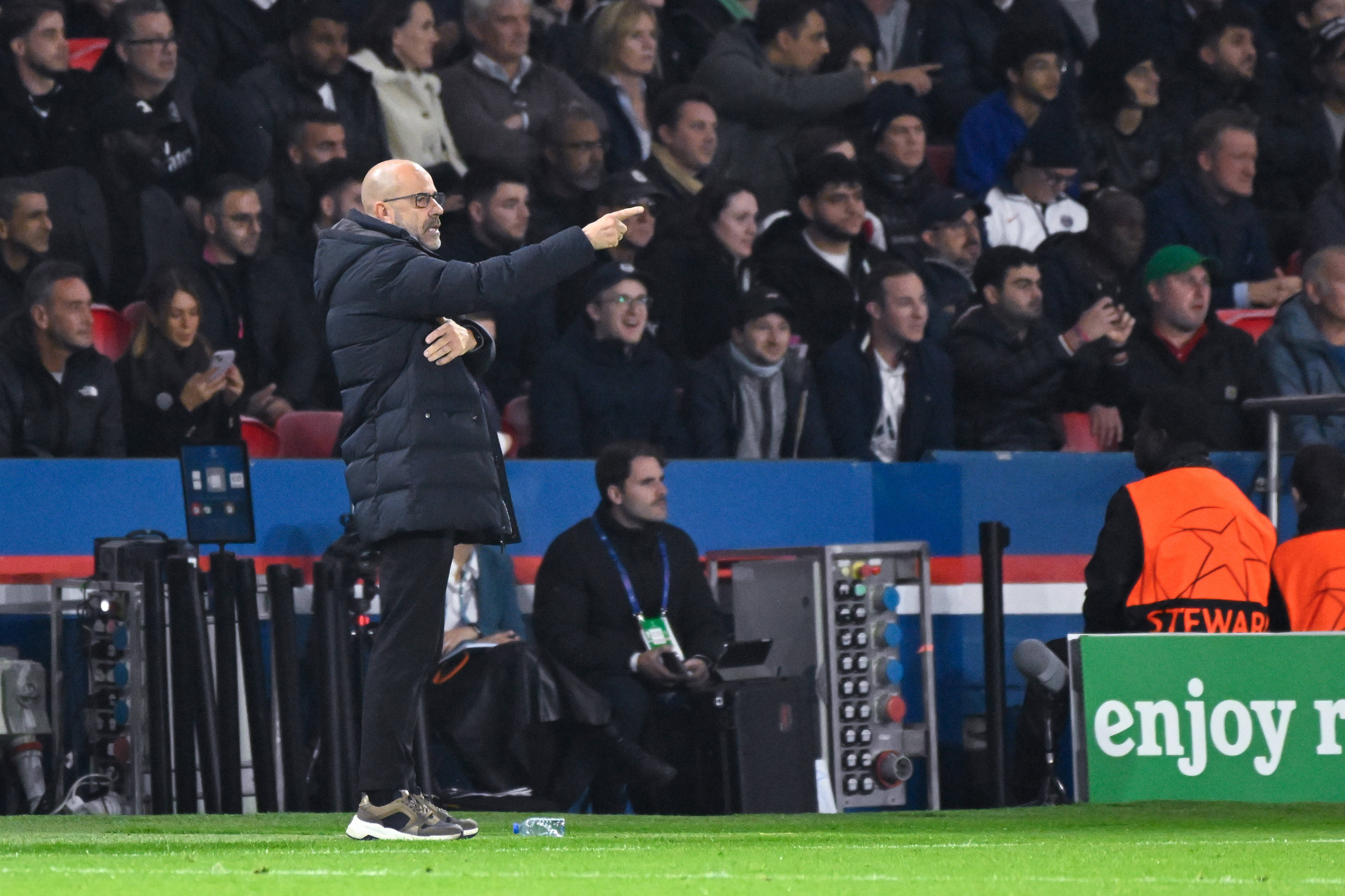 Peter Bosz tijdens het duel met Paris Saint-Germain